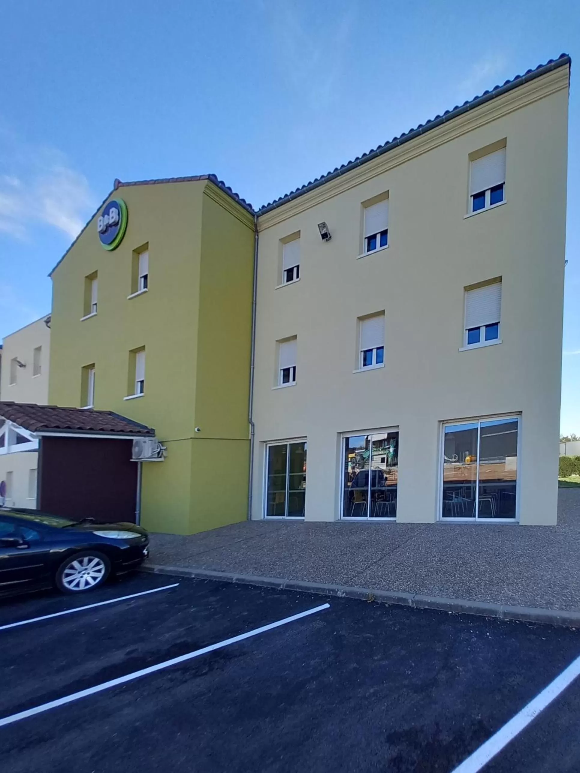 Property building in B&B HOTEL Agen Castelculier