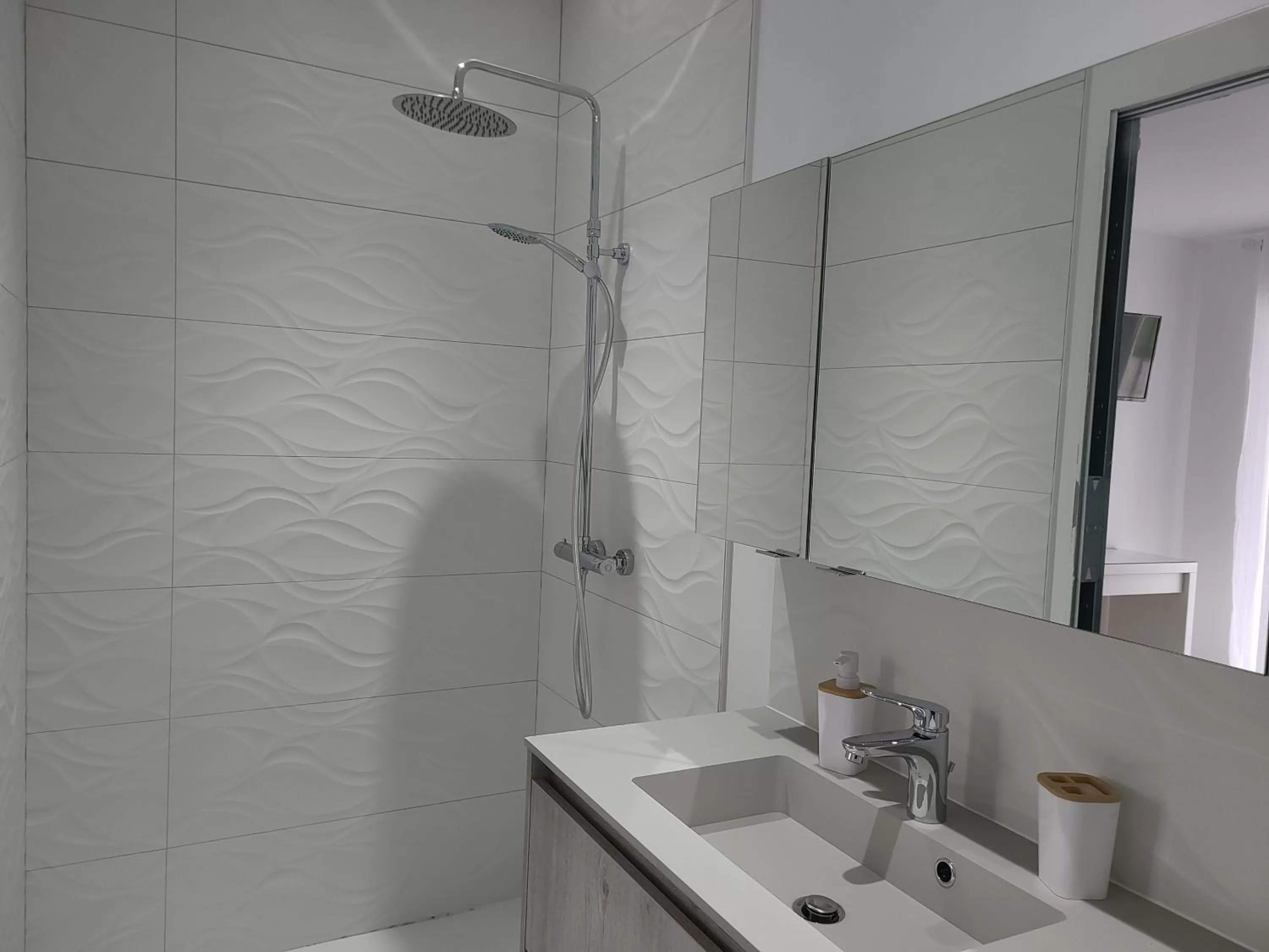 Shower in L'escale Romanesque