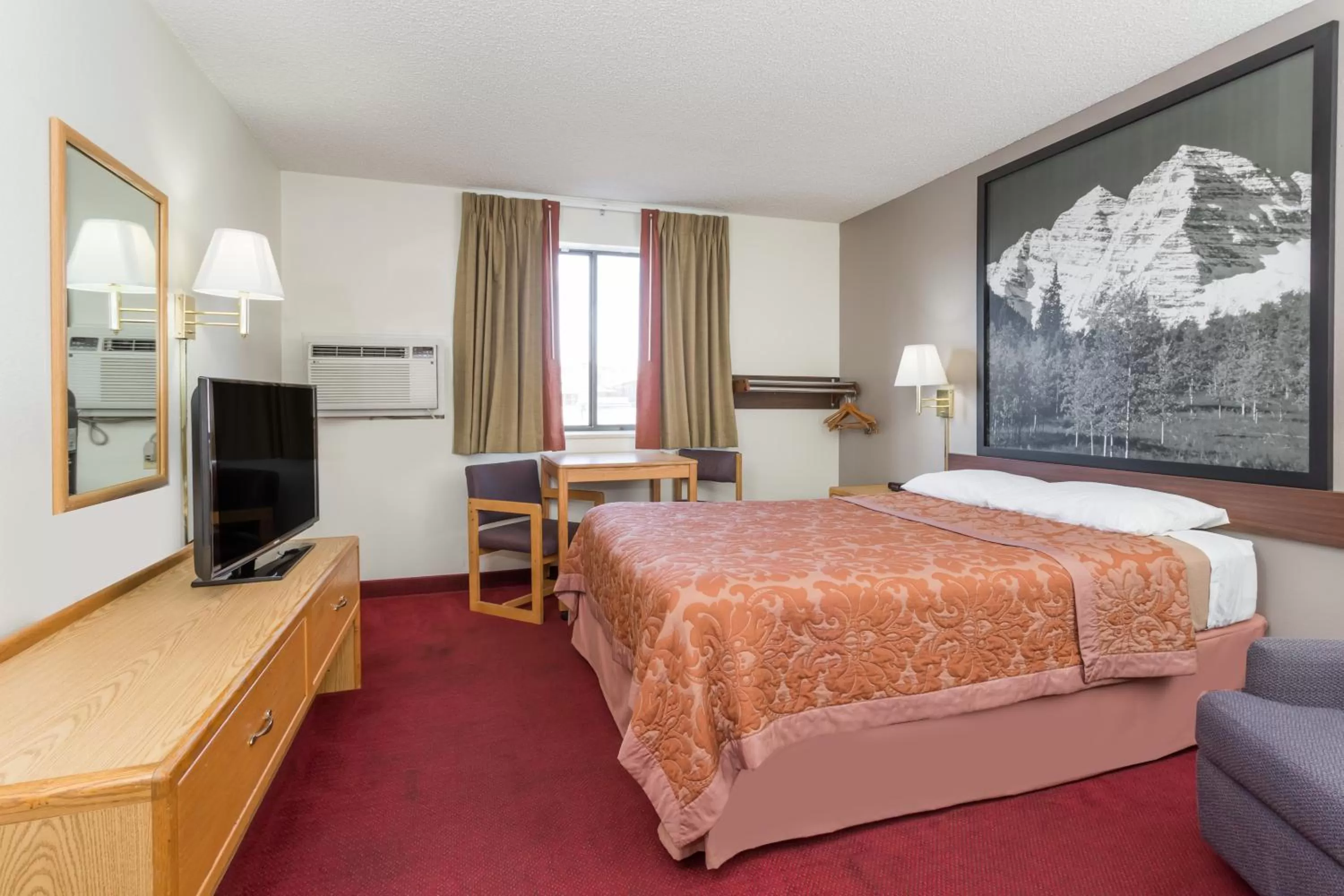 Photo of the whole room, Bed in Super 8 by Wyndham Grand Junction Colorado