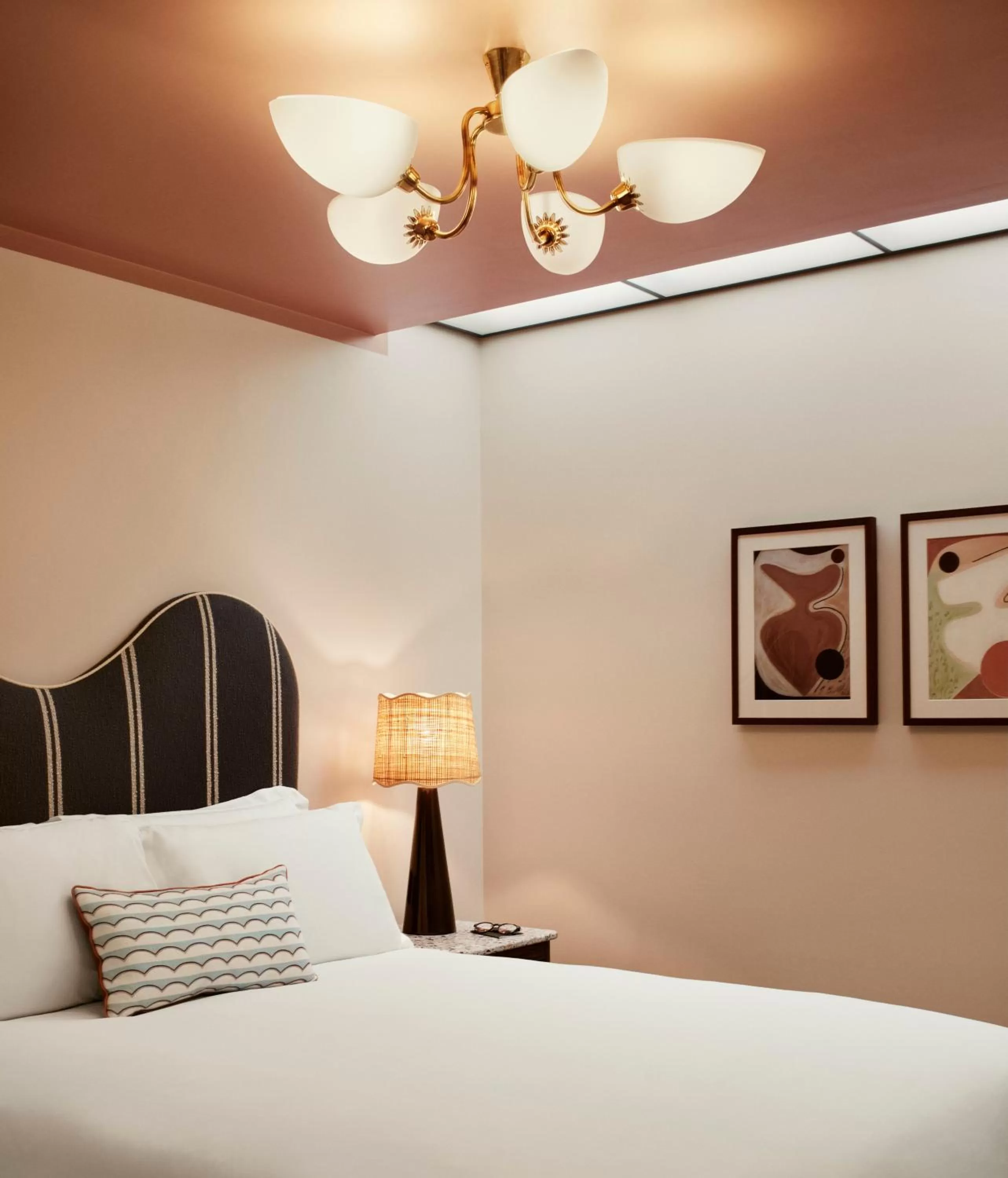 Bedroom, Bed in The Hoxton, Shepherds Bush