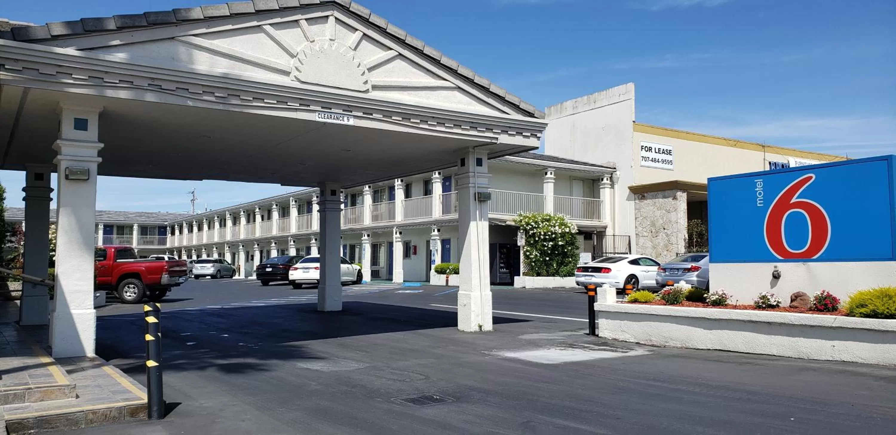 Property building in Motel 6 San Rafael