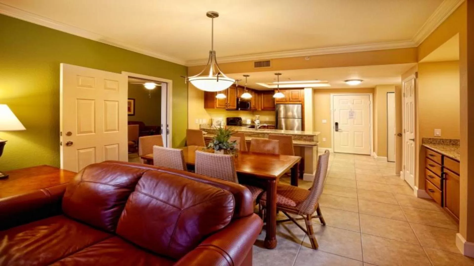 STUNNING CONDO NEAR UNIVERSAL STUDIOS