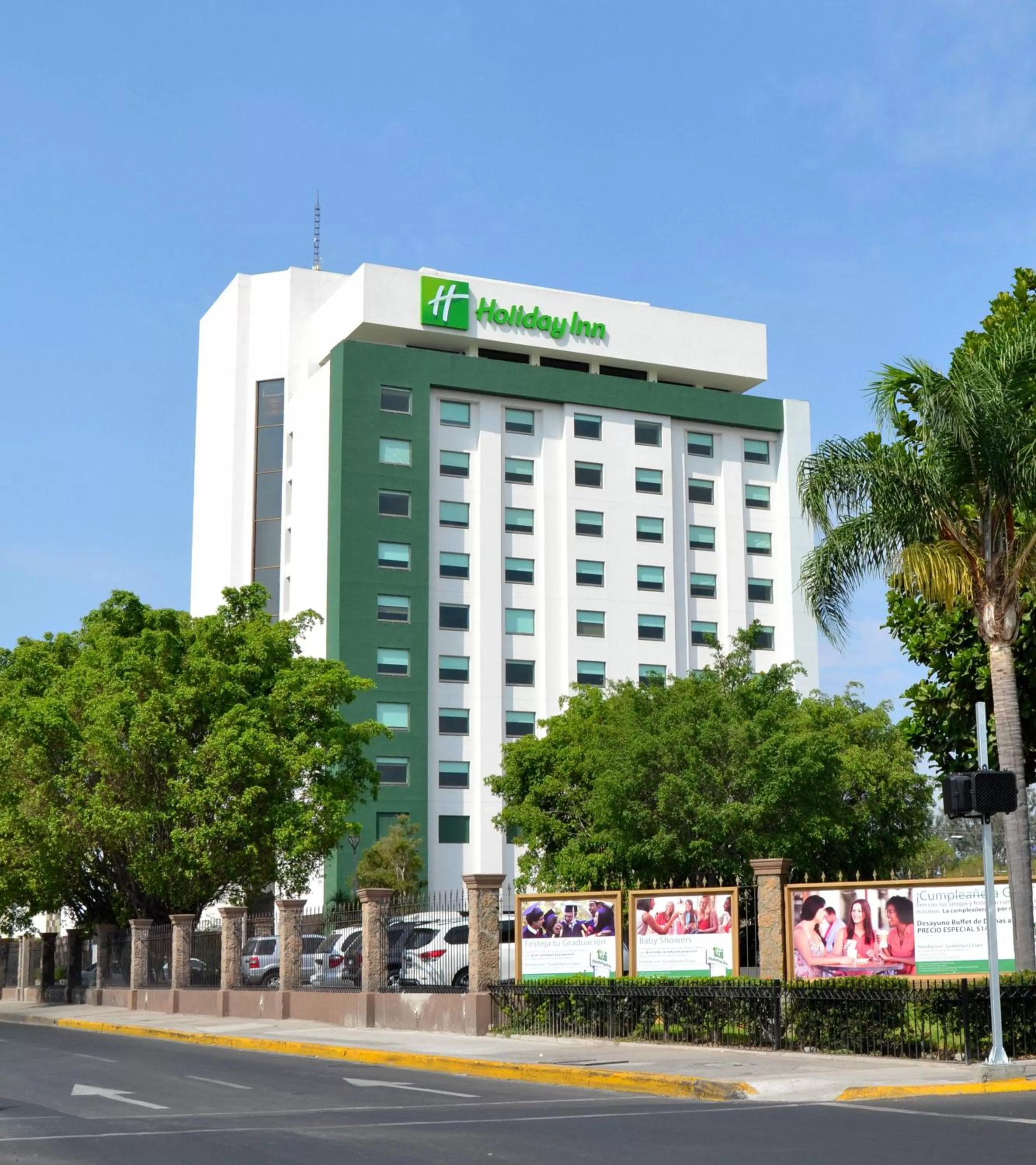 Property building in Holiday Inn Guadalajara Expo Plaza del Sol by IHG
