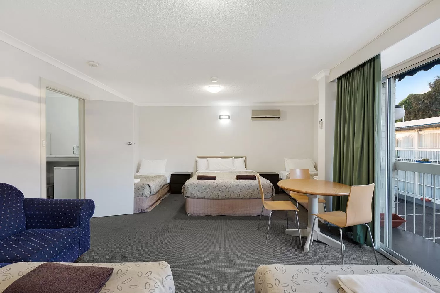 Bedroom, Bed in Alexander Motor Inn