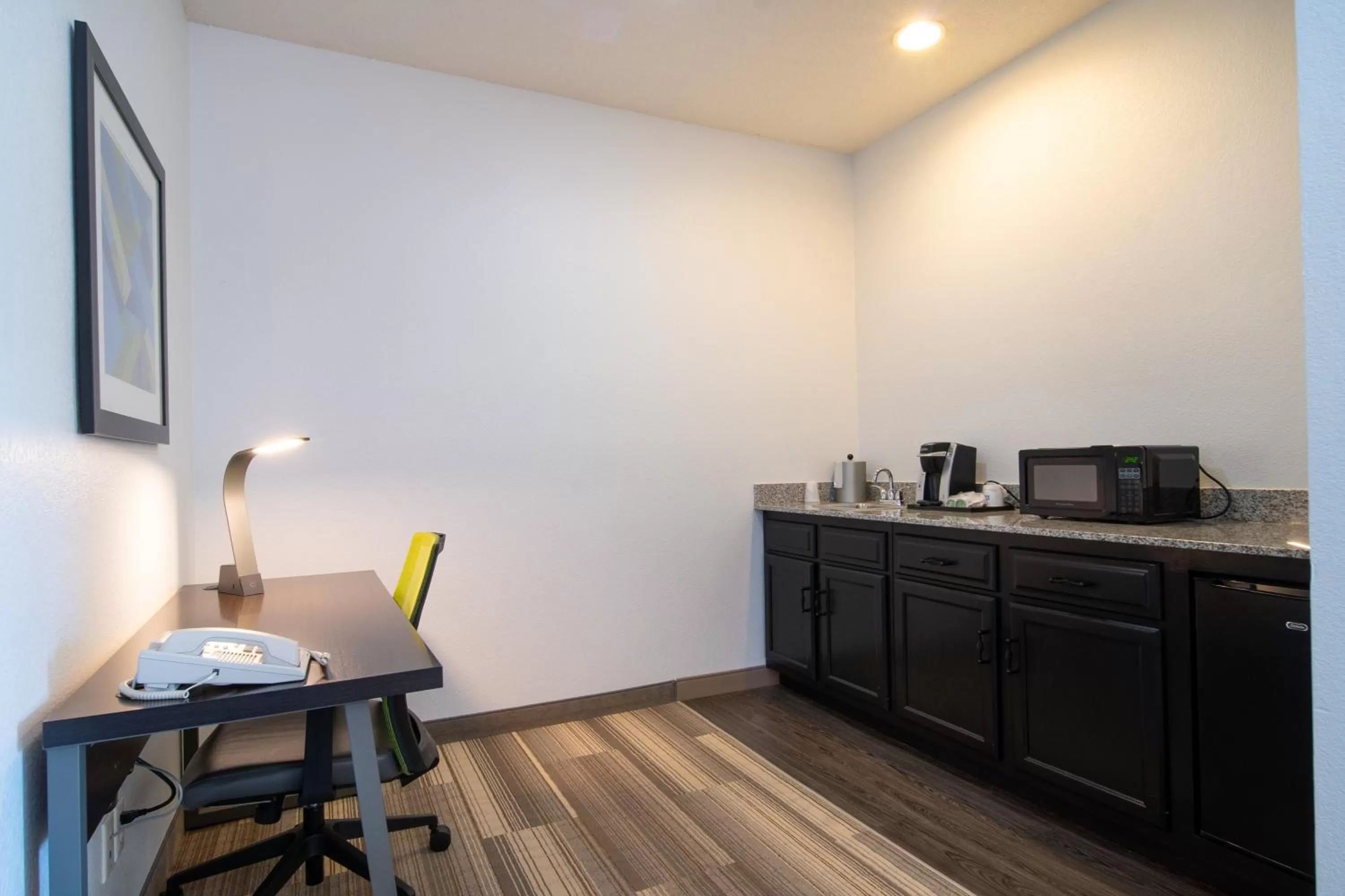 Photo of the whole room in Holiday Inn Express Hotel & Suites Bedford by IHG