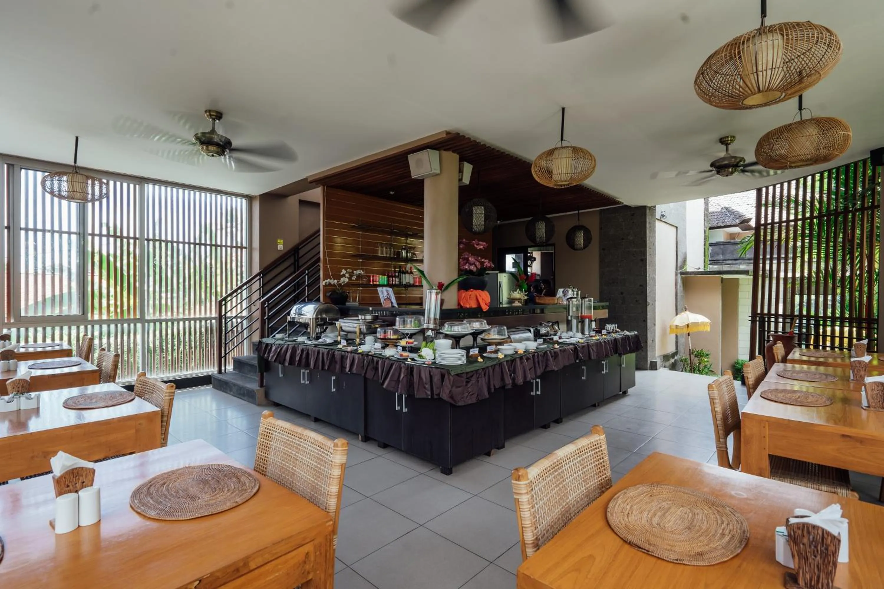 Restaurant/places to eat in The Bidadari Villas and Spa Umalas - Seminyak
