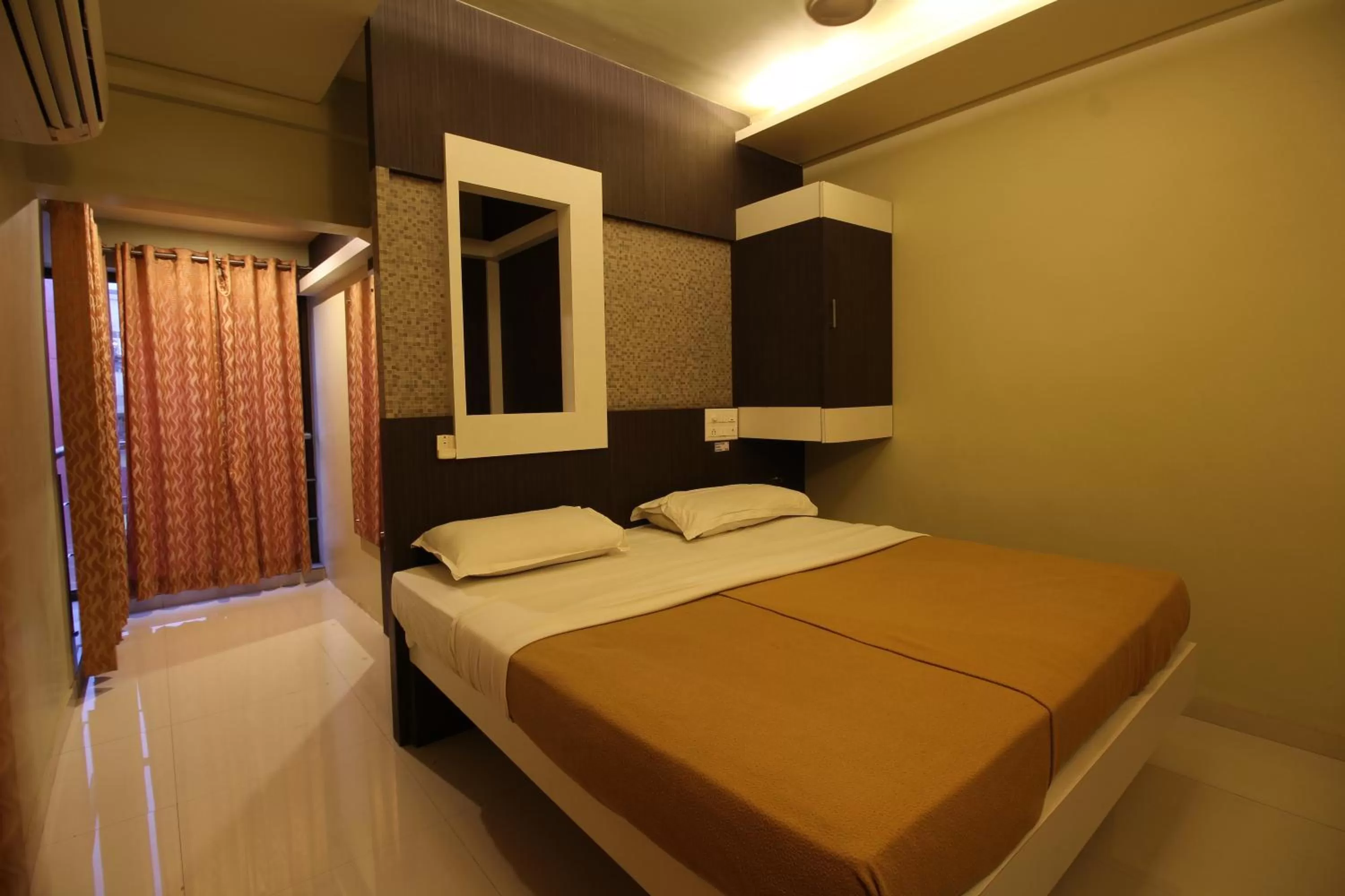 Bedroom in Hotel Sham Suman, Kolhapur- Opposite To Mahalaxmi Temple