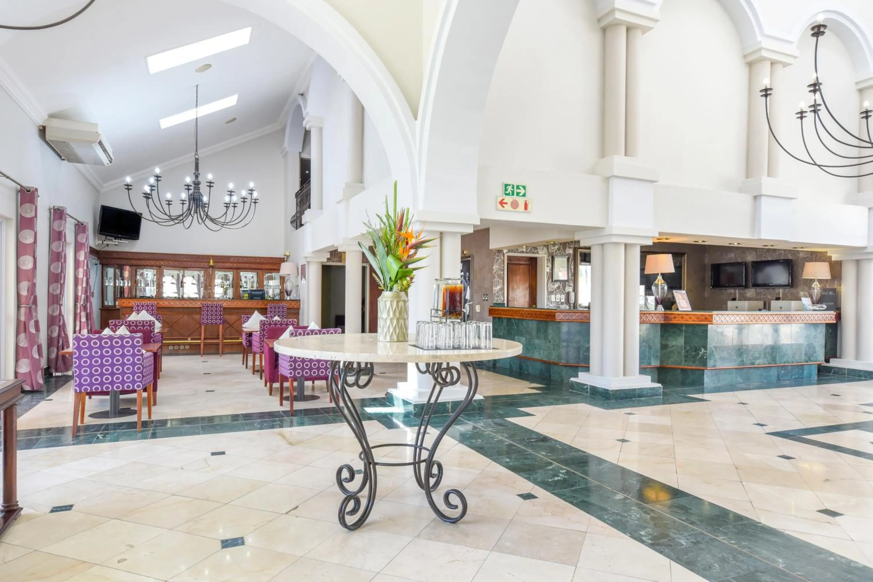Lobby or reception in Mercure Johannesburg Randburg