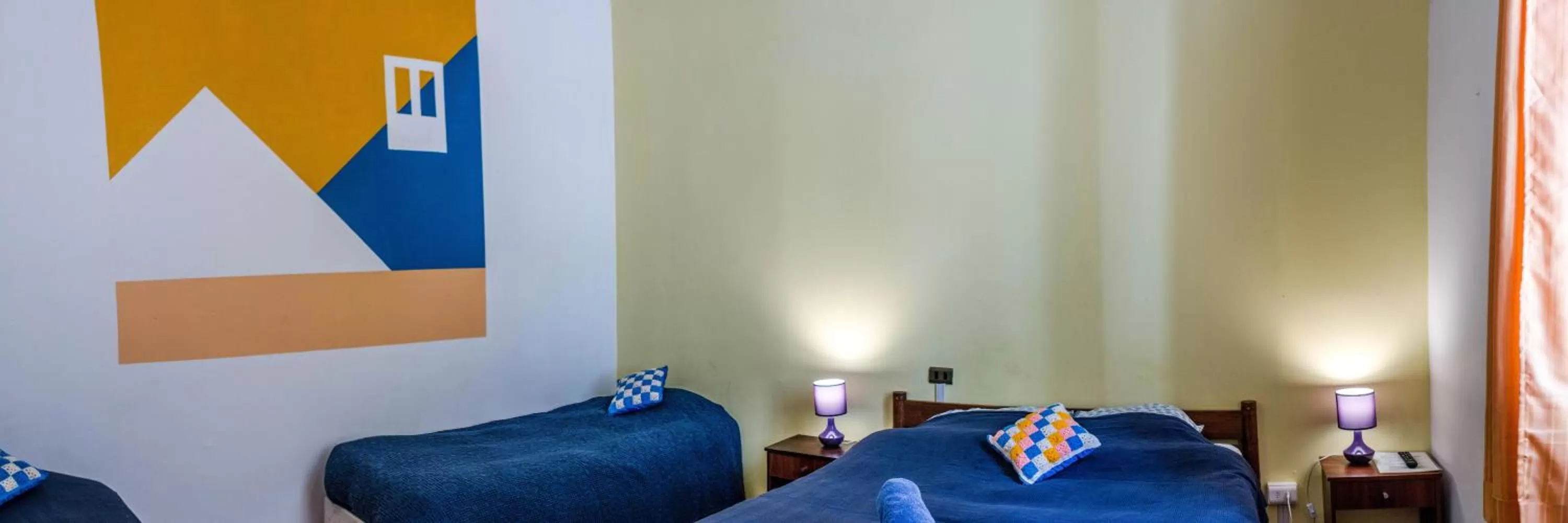 Family Room with Shared Bathroom in La Galería B&B