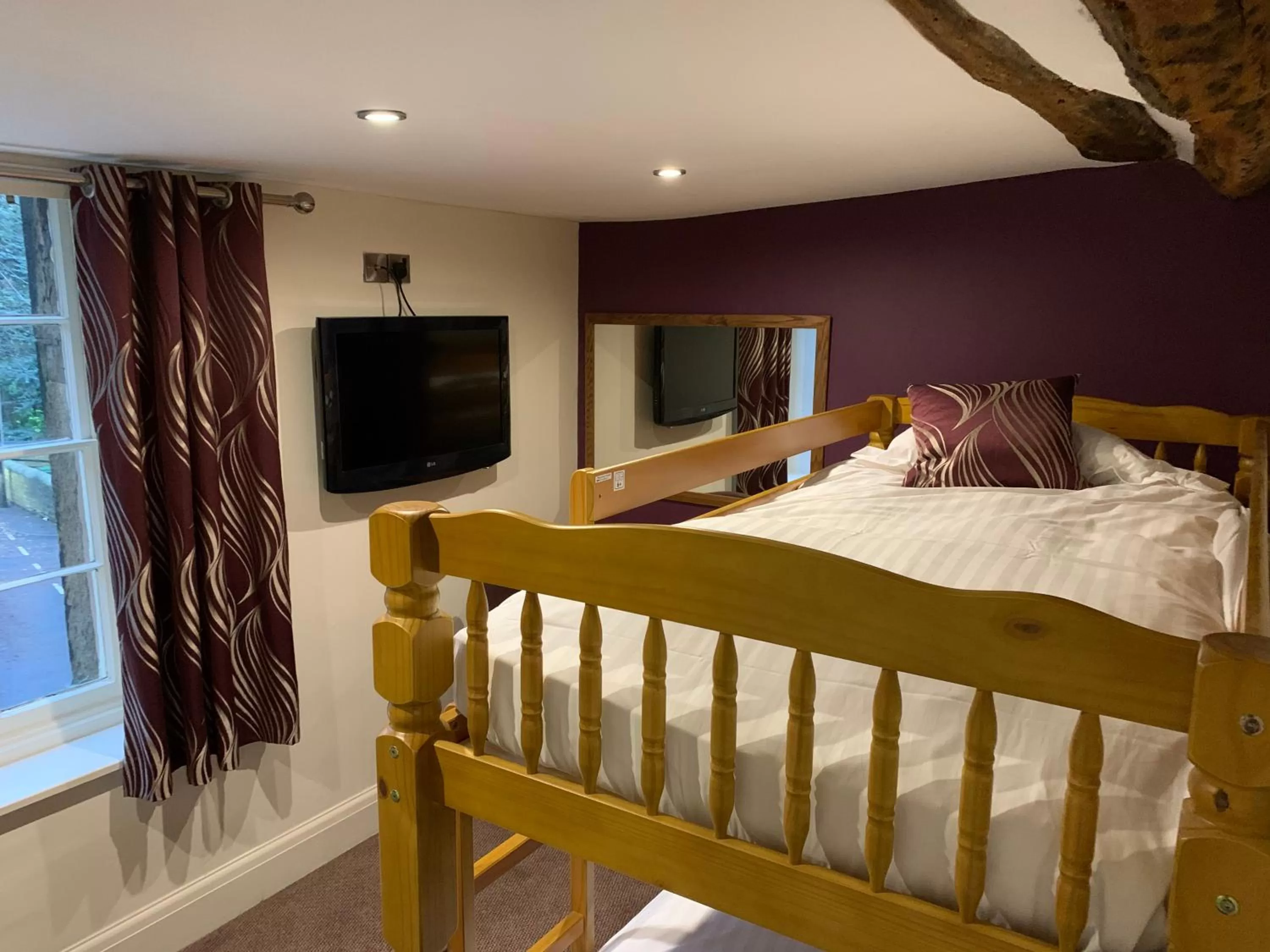 TV and multimedia, Bed in Best Western Plus Sheffield Mosborough Hall Hotel