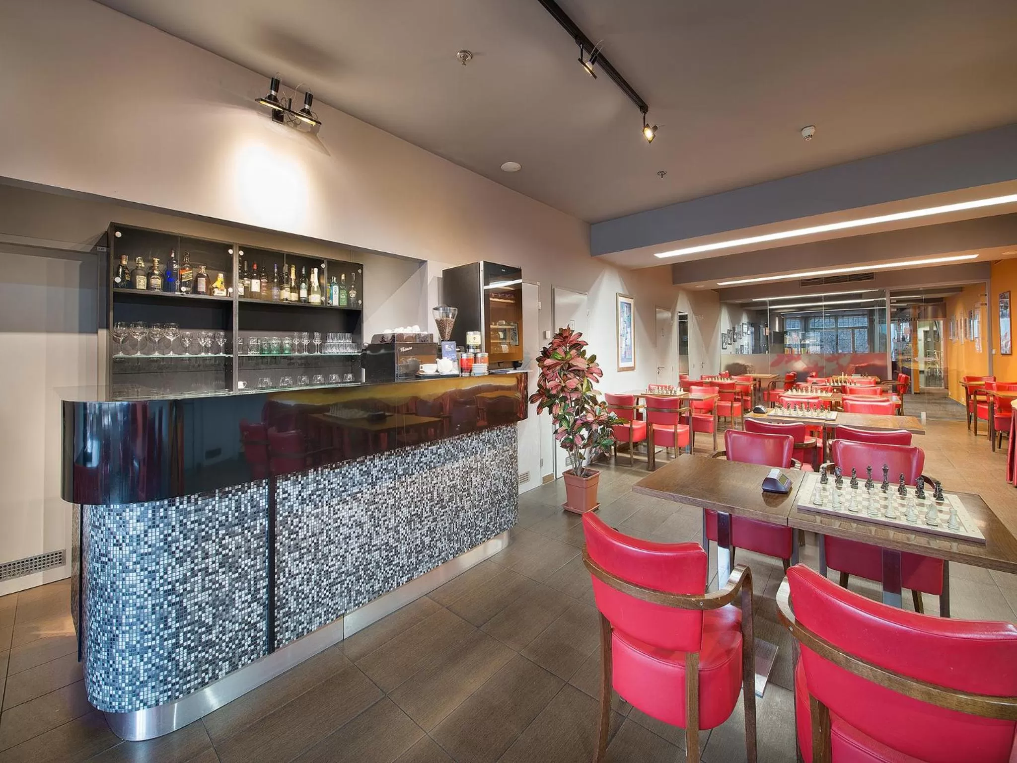 Restaurant/places to eat in EA Hotel Julis