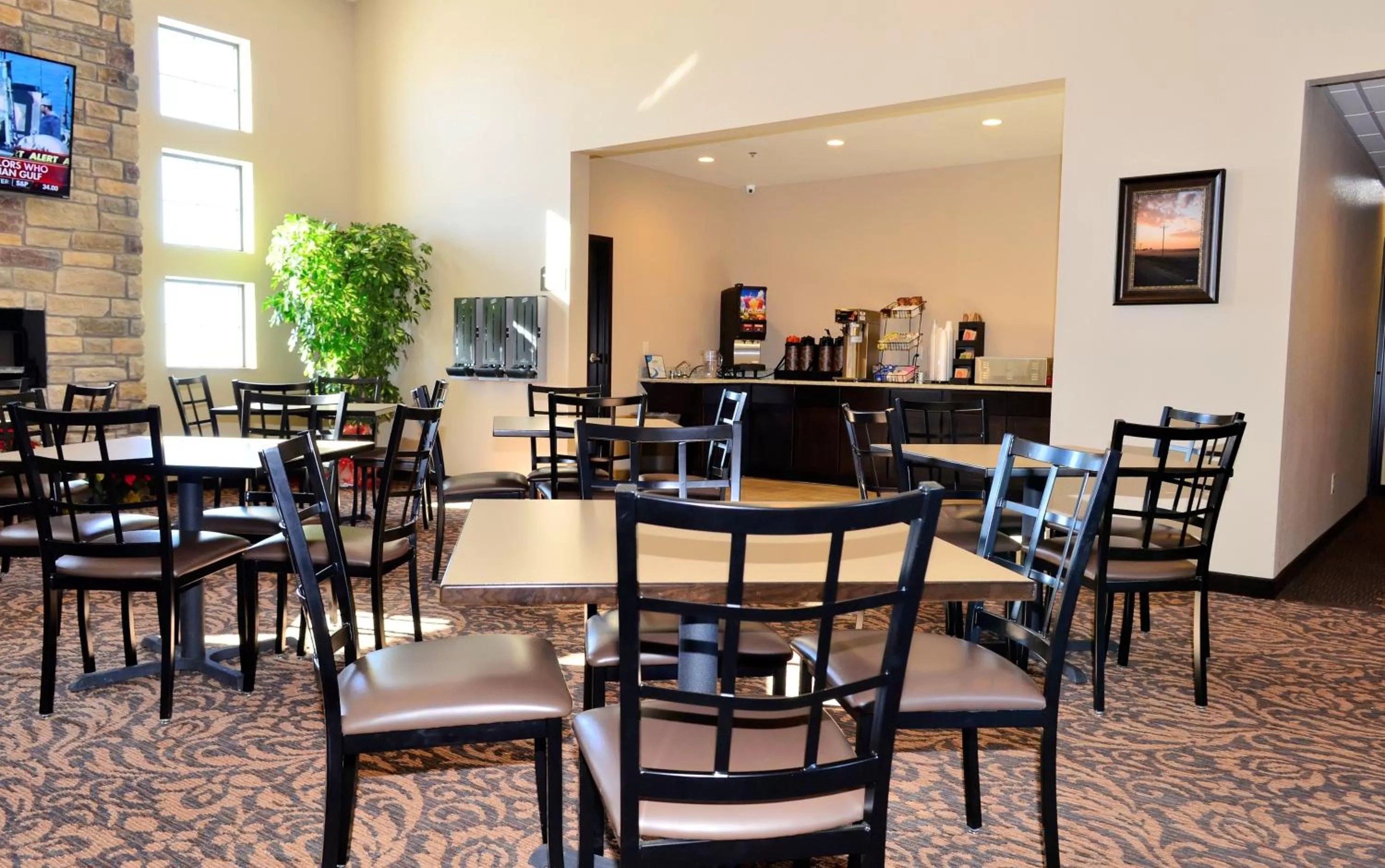 Breakfast in Cobblestone Inn & Suites - Holstein