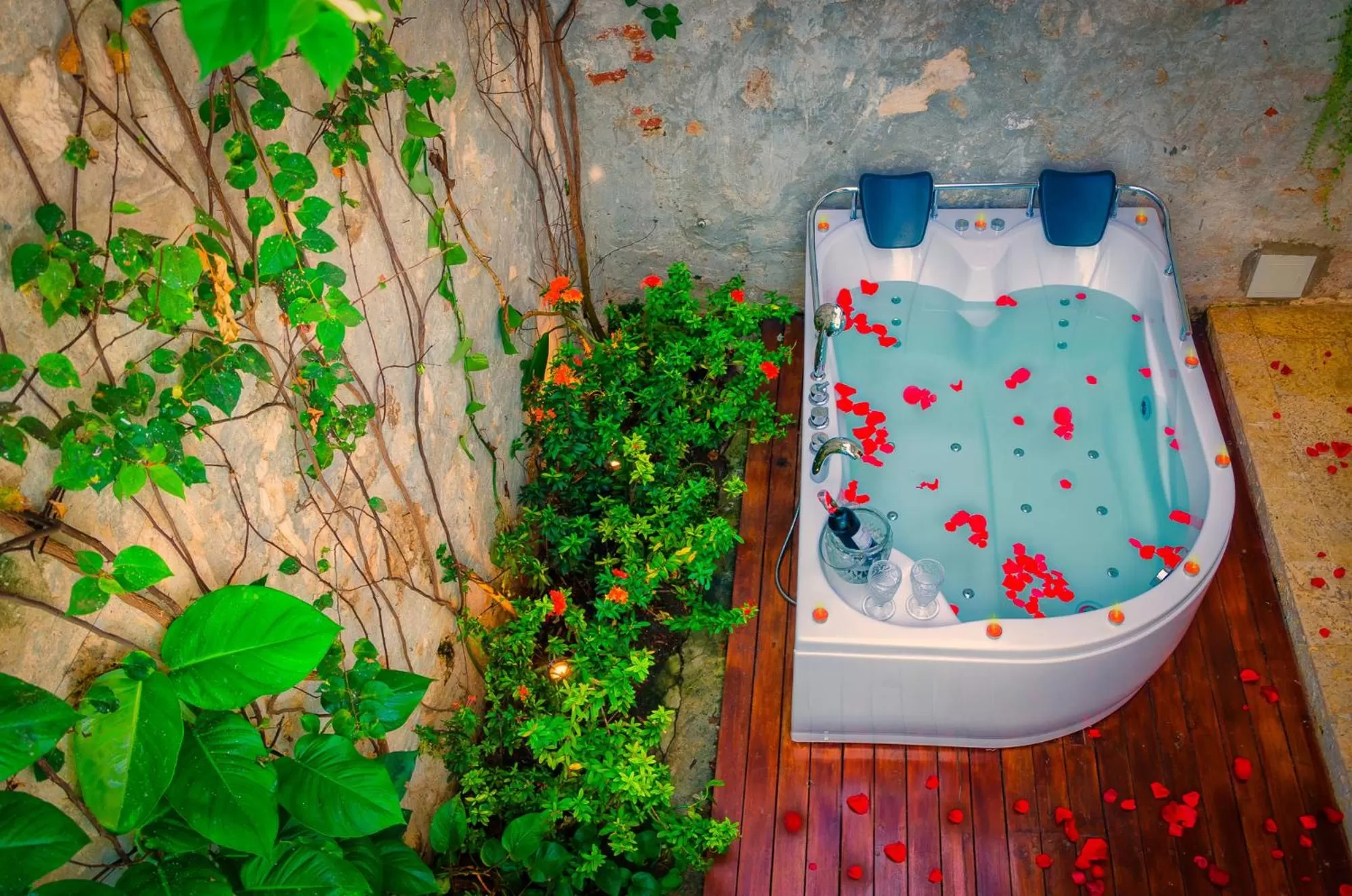 Hot Tub in Casa Pizarro Hotel Boutique