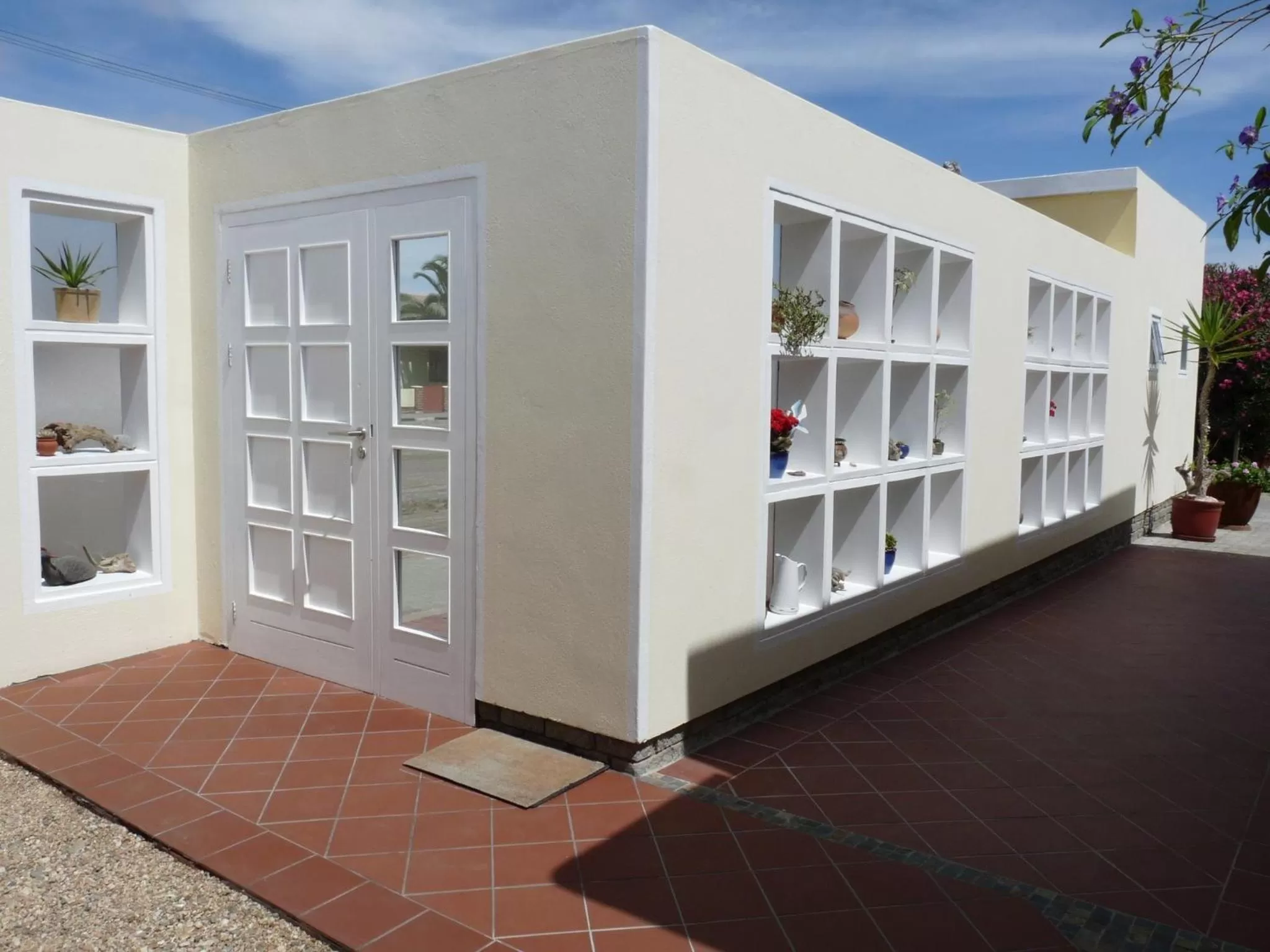 Facade/entrance, Property Building in Meike's Guesthouse