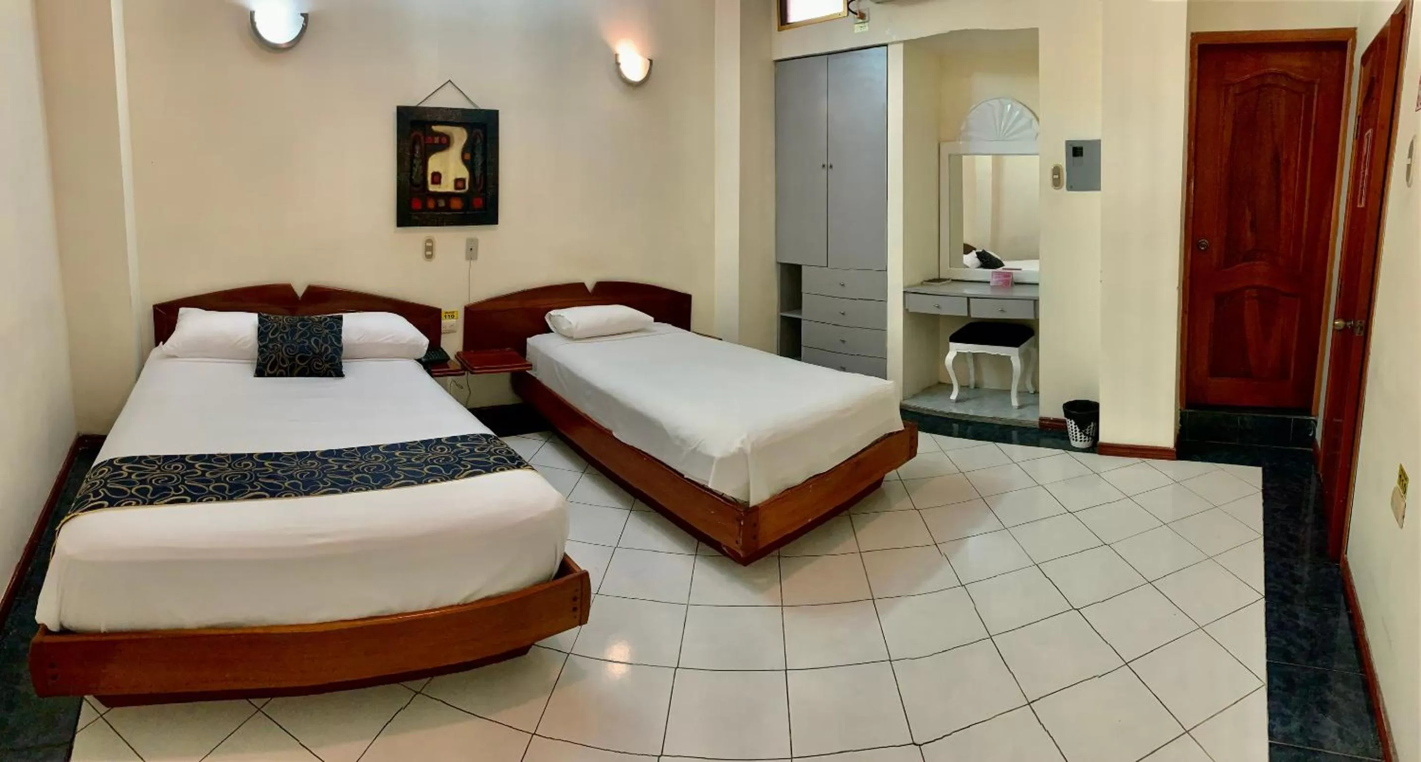 Photo of the whole room, Bed in House Center