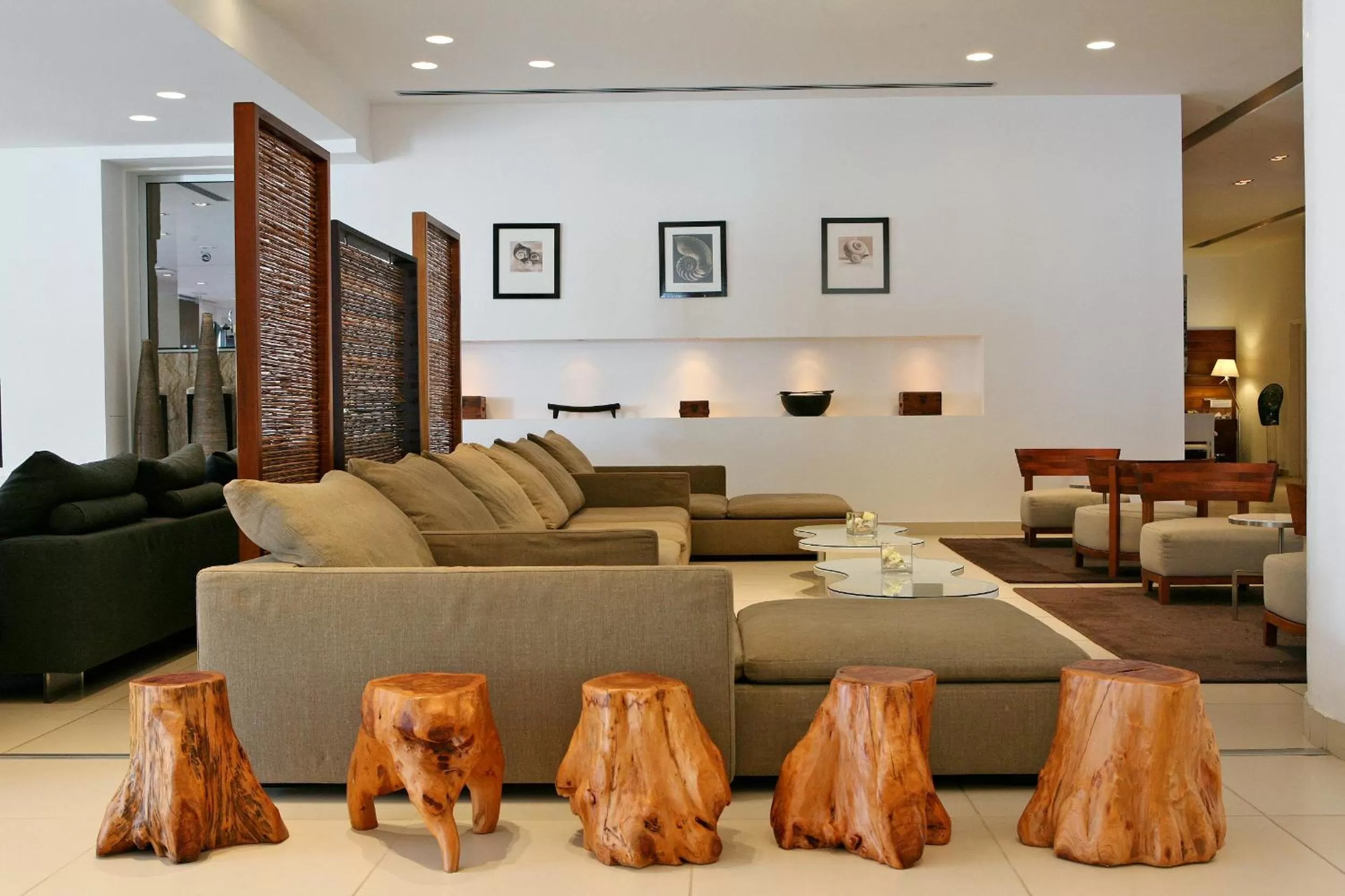 Communal lounge/ TV room in Napa Mermaid Hotel & Suites