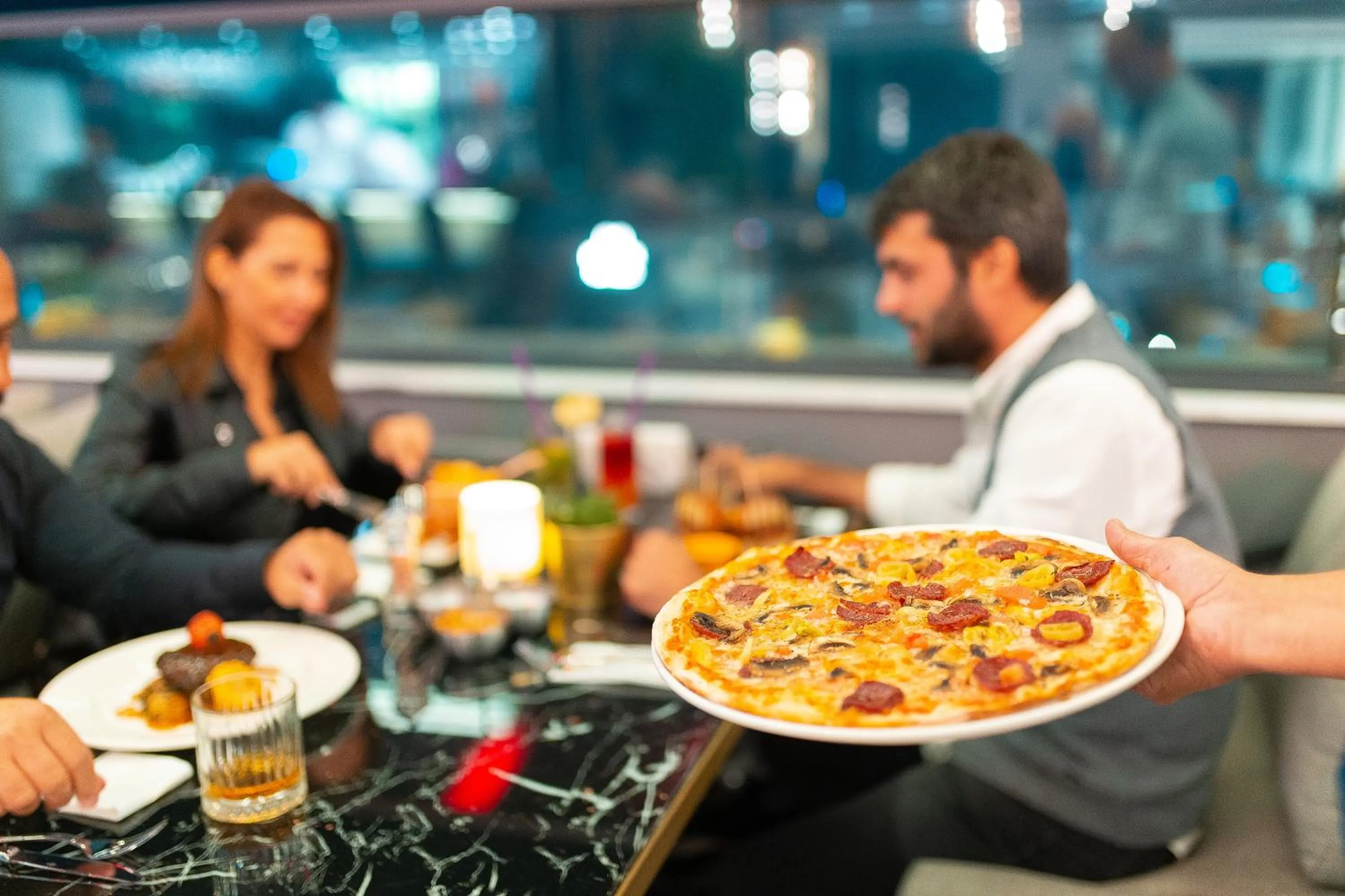 Restaurant/places to eat in Grand Washington Hotel