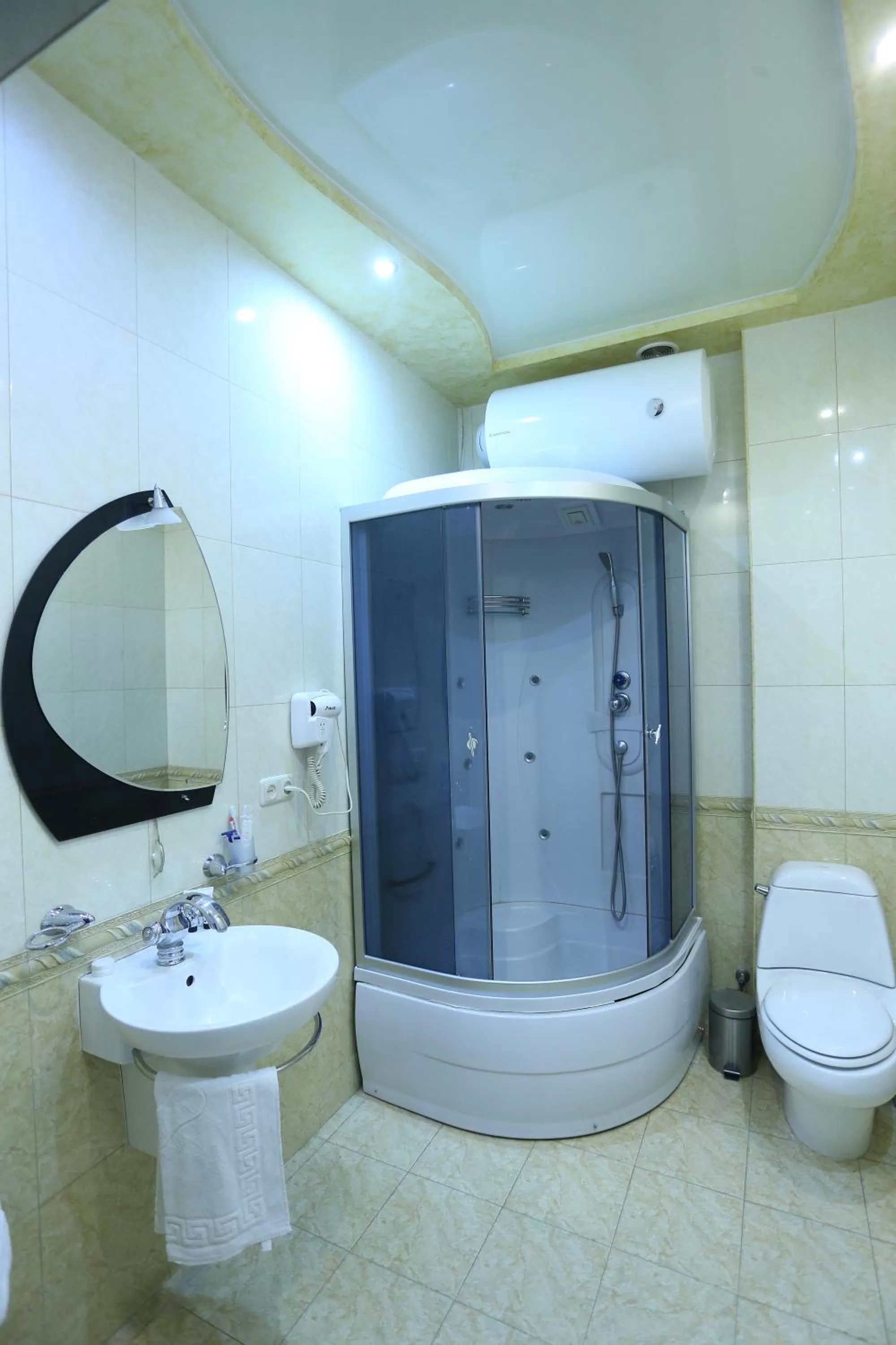 Bathroom in Vanatur Hotel