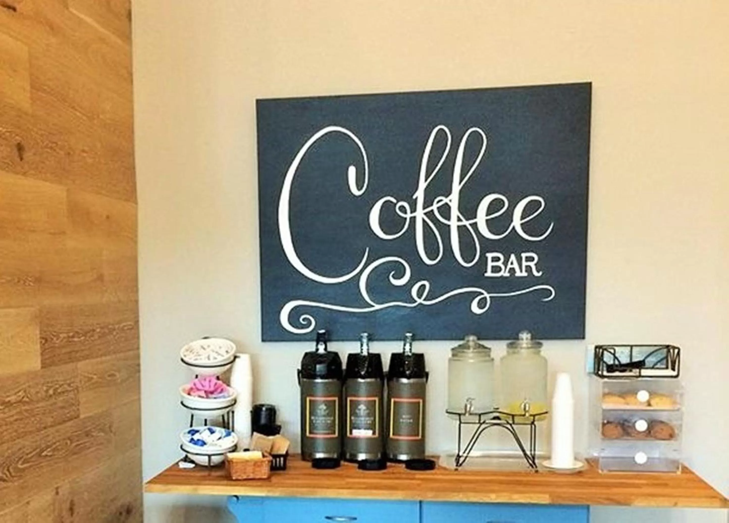 Coffee/tea facilities in Country Inn & Suites by Radisson, Harrisburg West Mechanicsburg