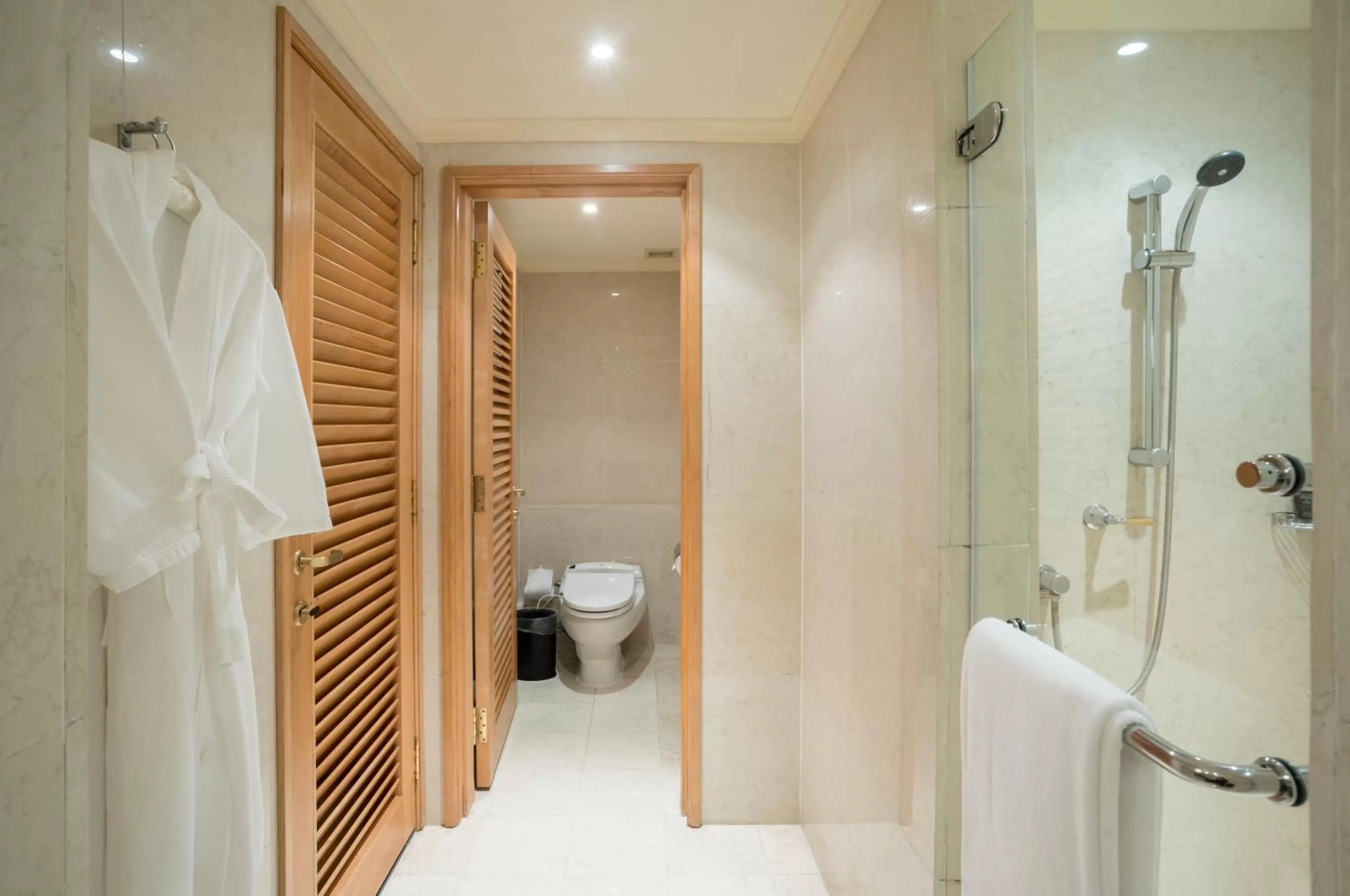 Bathroom in Hôtel du Parc Hanoï