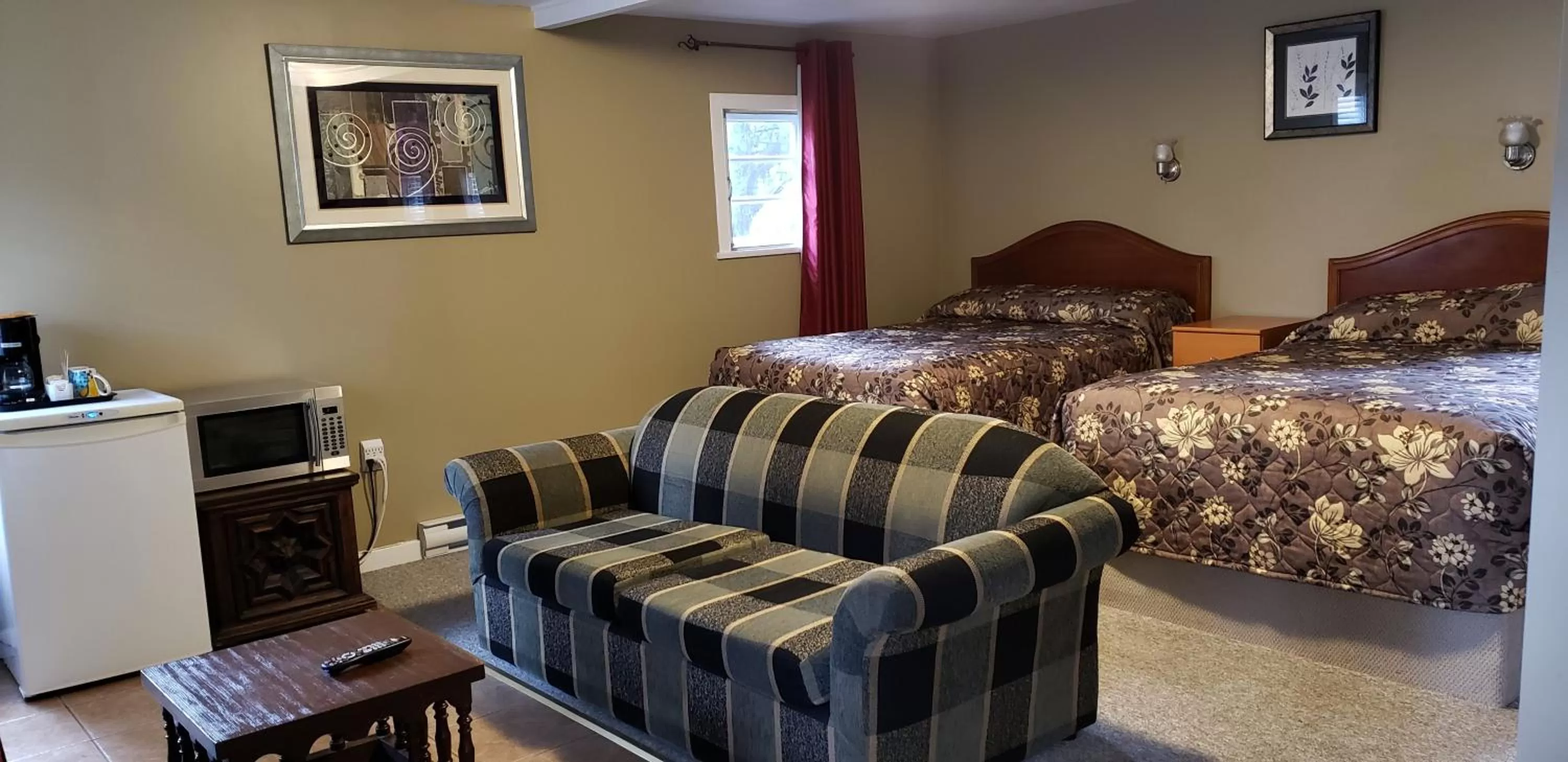 Seating Area in Malahat Bungalows Motel