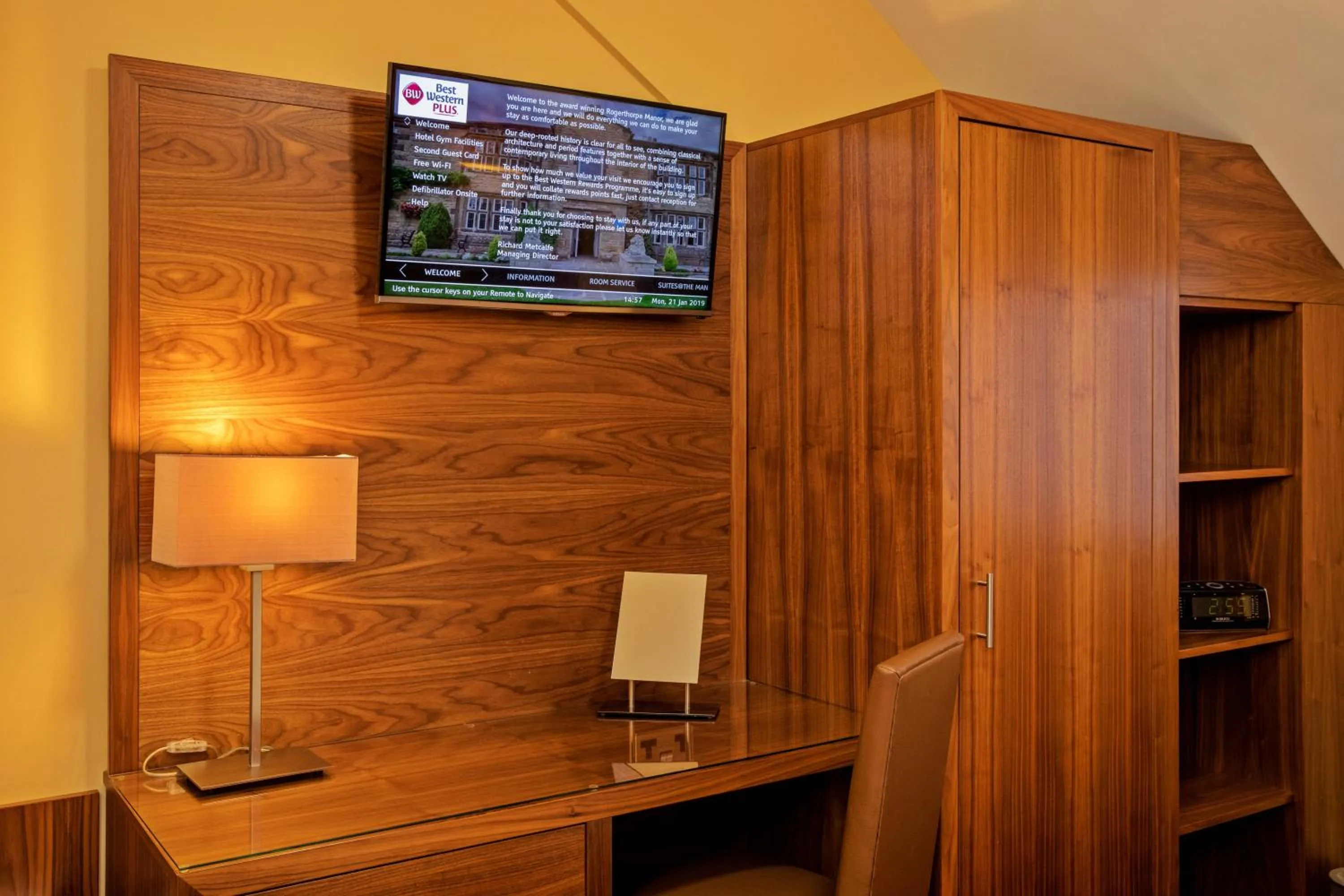 Bedroom in Rogerthorpe Manor Hotel