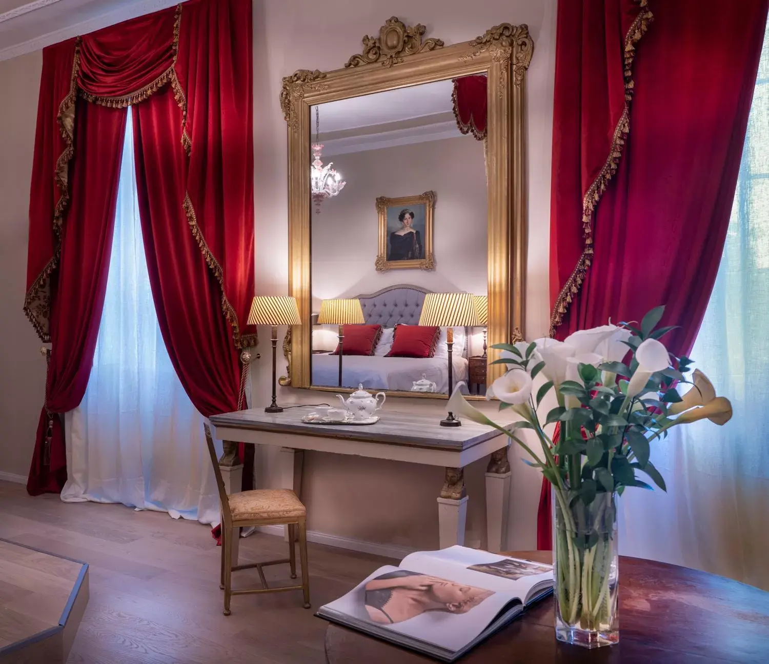 Deluxe Double Room with Balcony in Palazzo Cavagna Sangiuliani Deluxe Double Room with Balcony in Palazzo Cavagna Sangiuliani