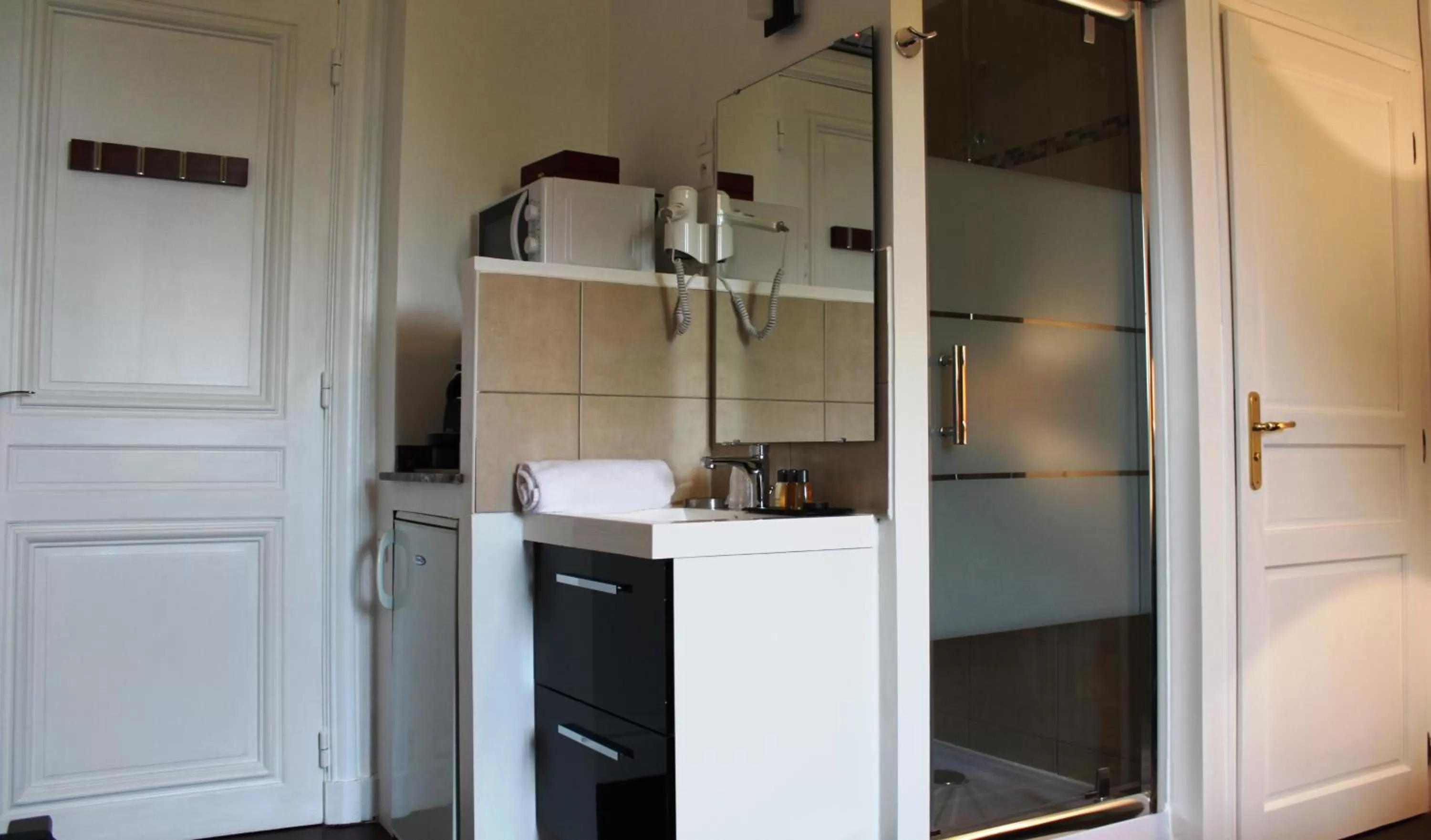 Kitchen or kitchenette, Kitchen/Kitchenette in Résidence et Chambres d'Hôtes de La Porte d'Arras