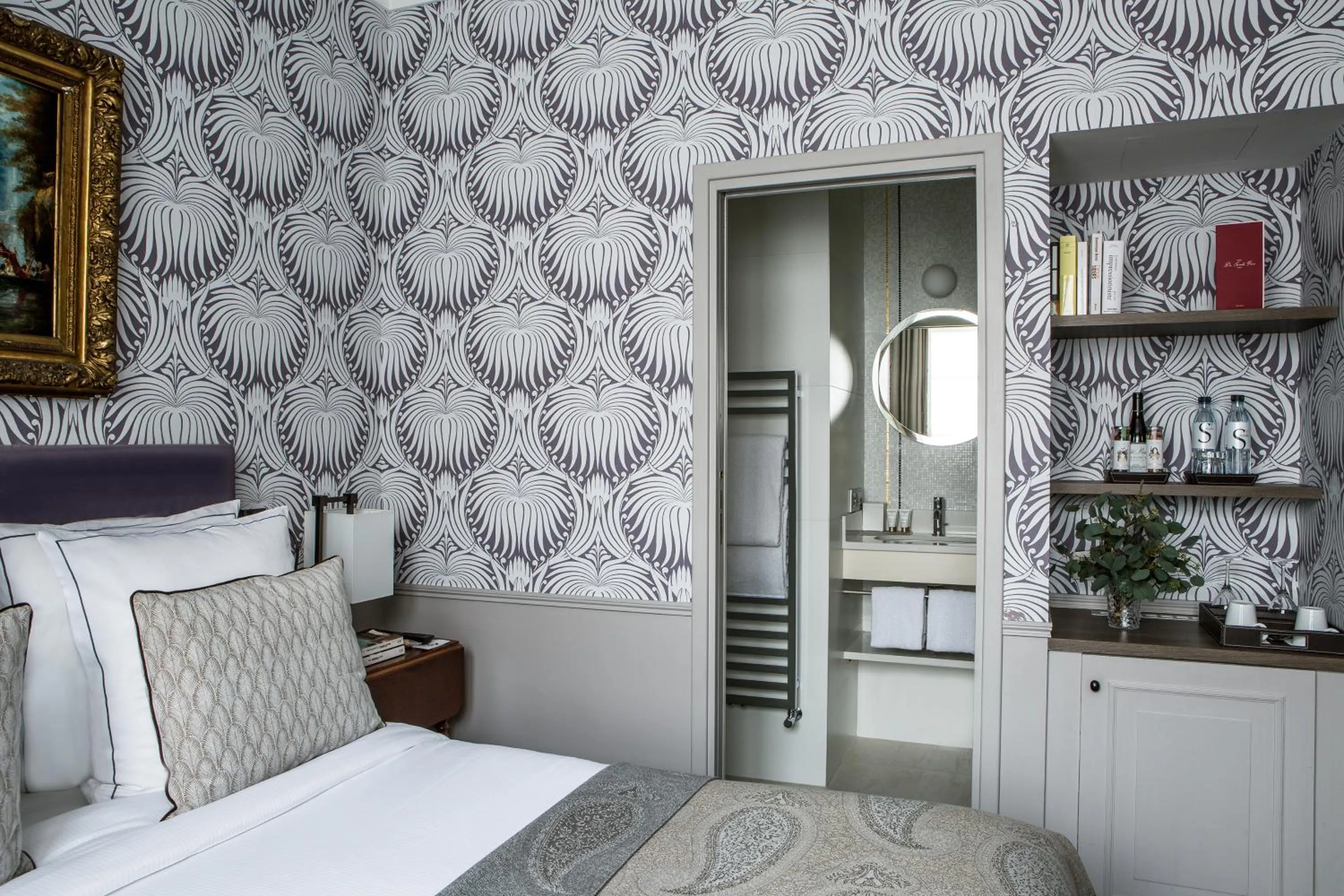 Photo of the whole room in Hôtel des Saints Pères - Esprit de France