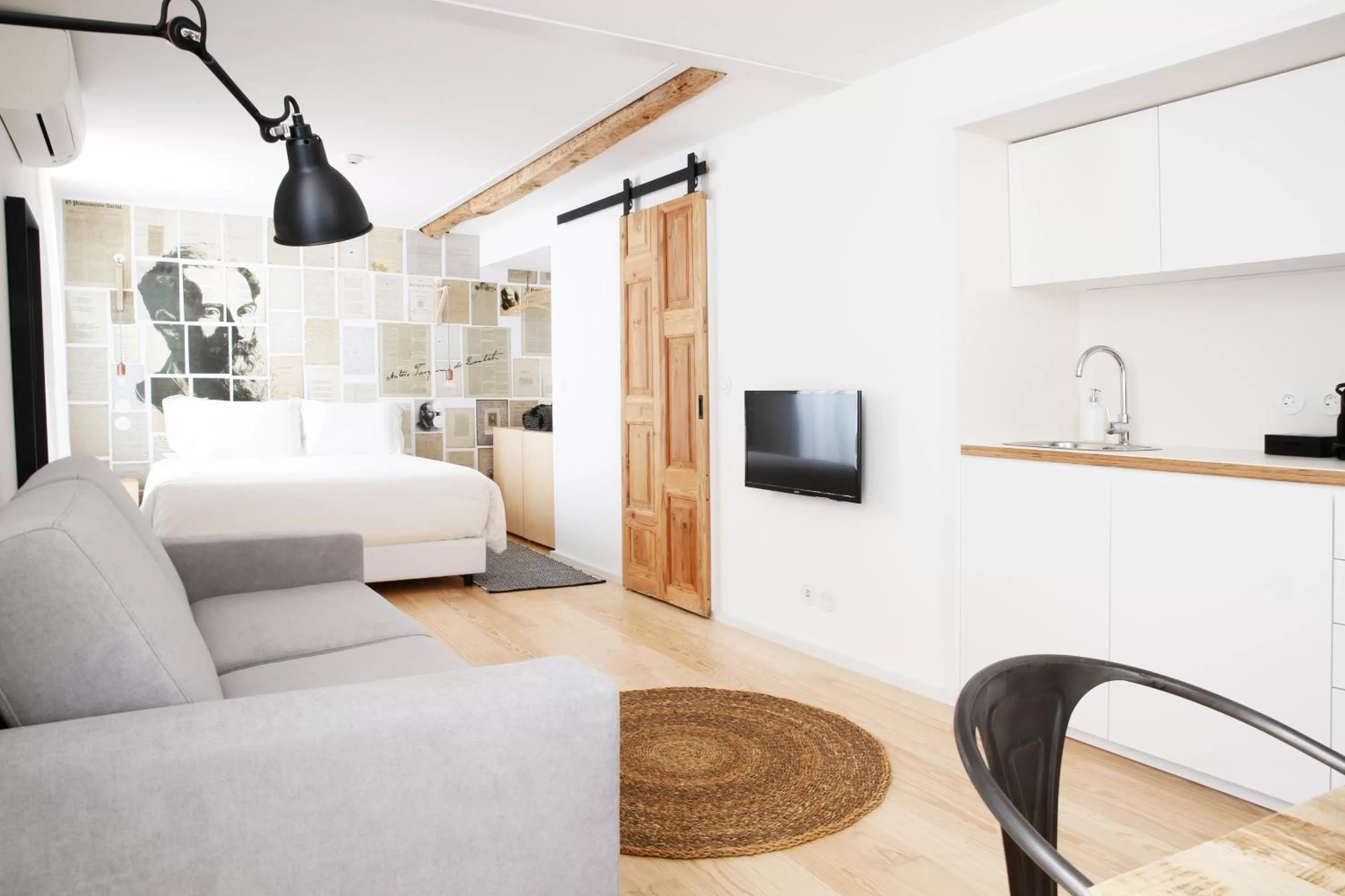 Kitchen or kitchenette, Bed in Sapientia Boutique Hotel