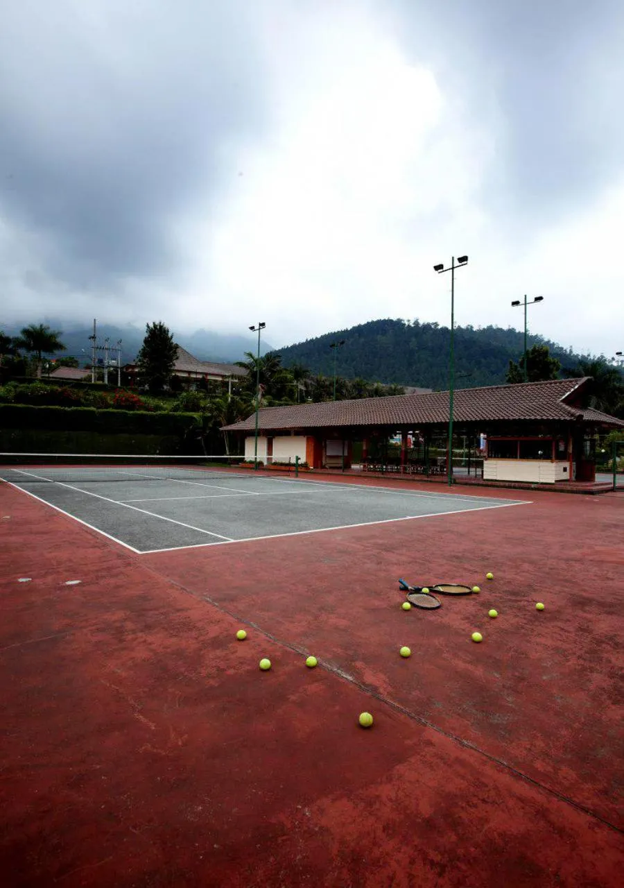 Tennis court in Kusuma Agrowisata Resort & Convention