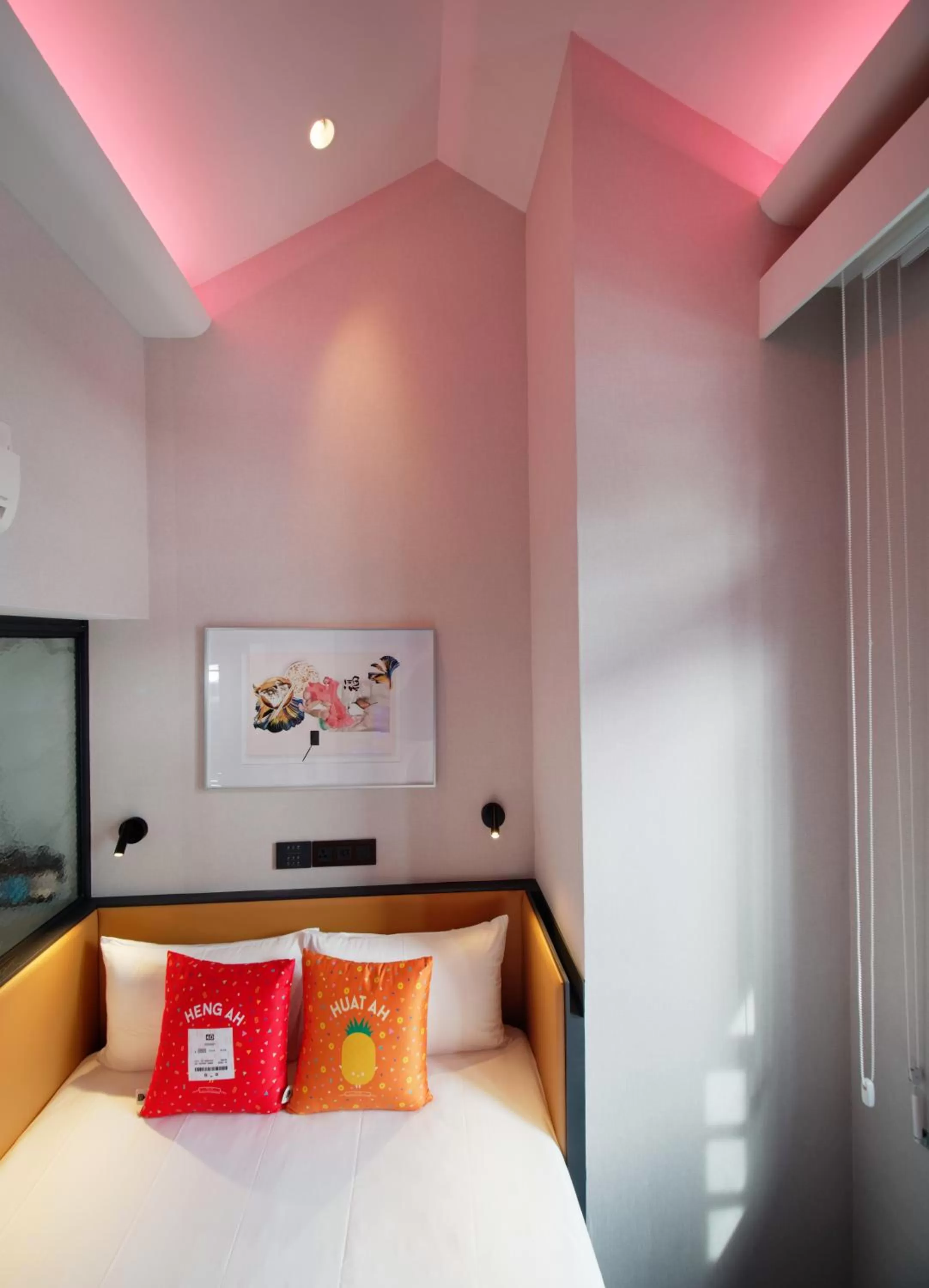 Bed in Hotel Soloha at Chinatown