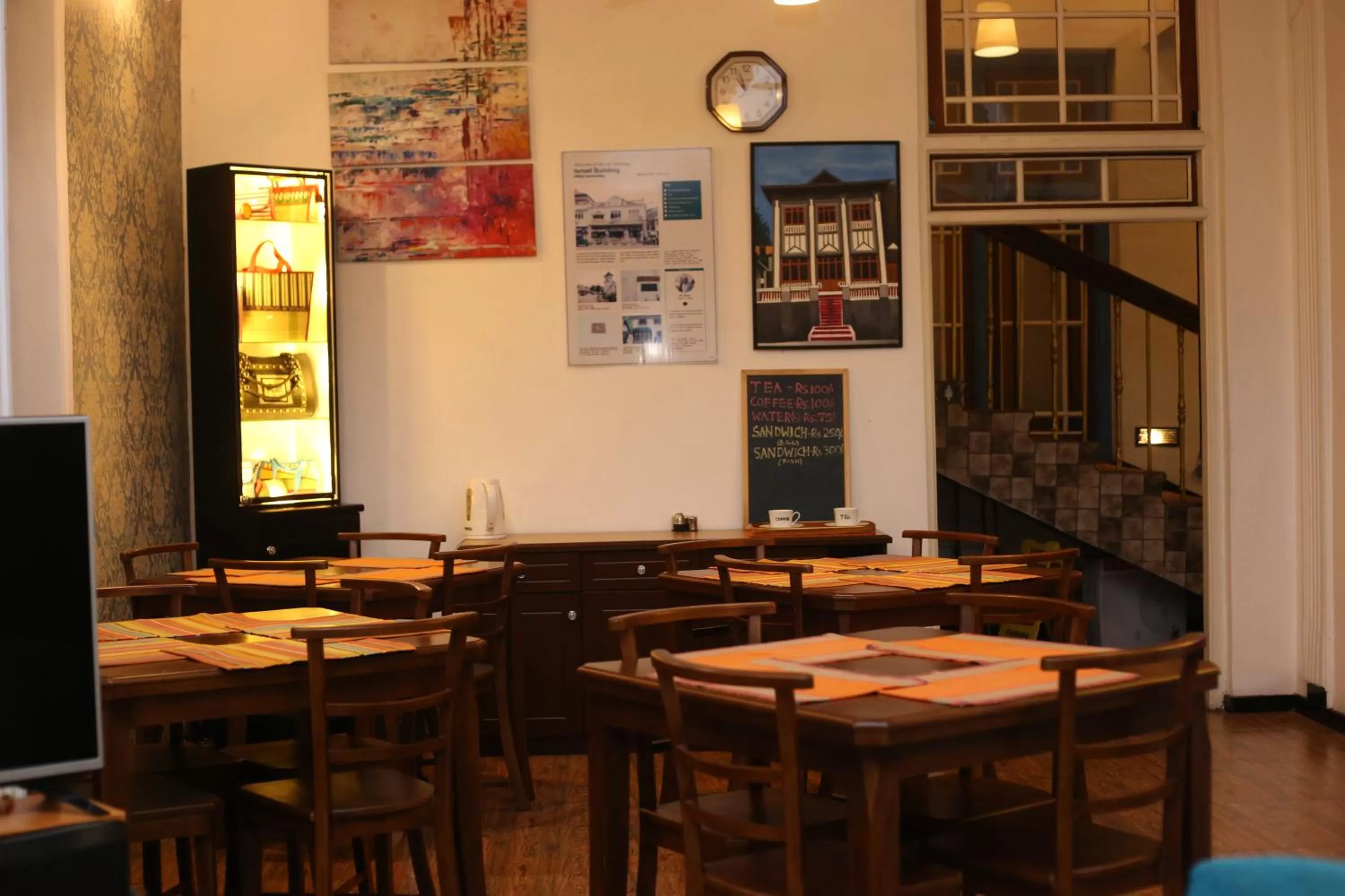 Restaurant/Places to Eat in Villa 92 City Stay