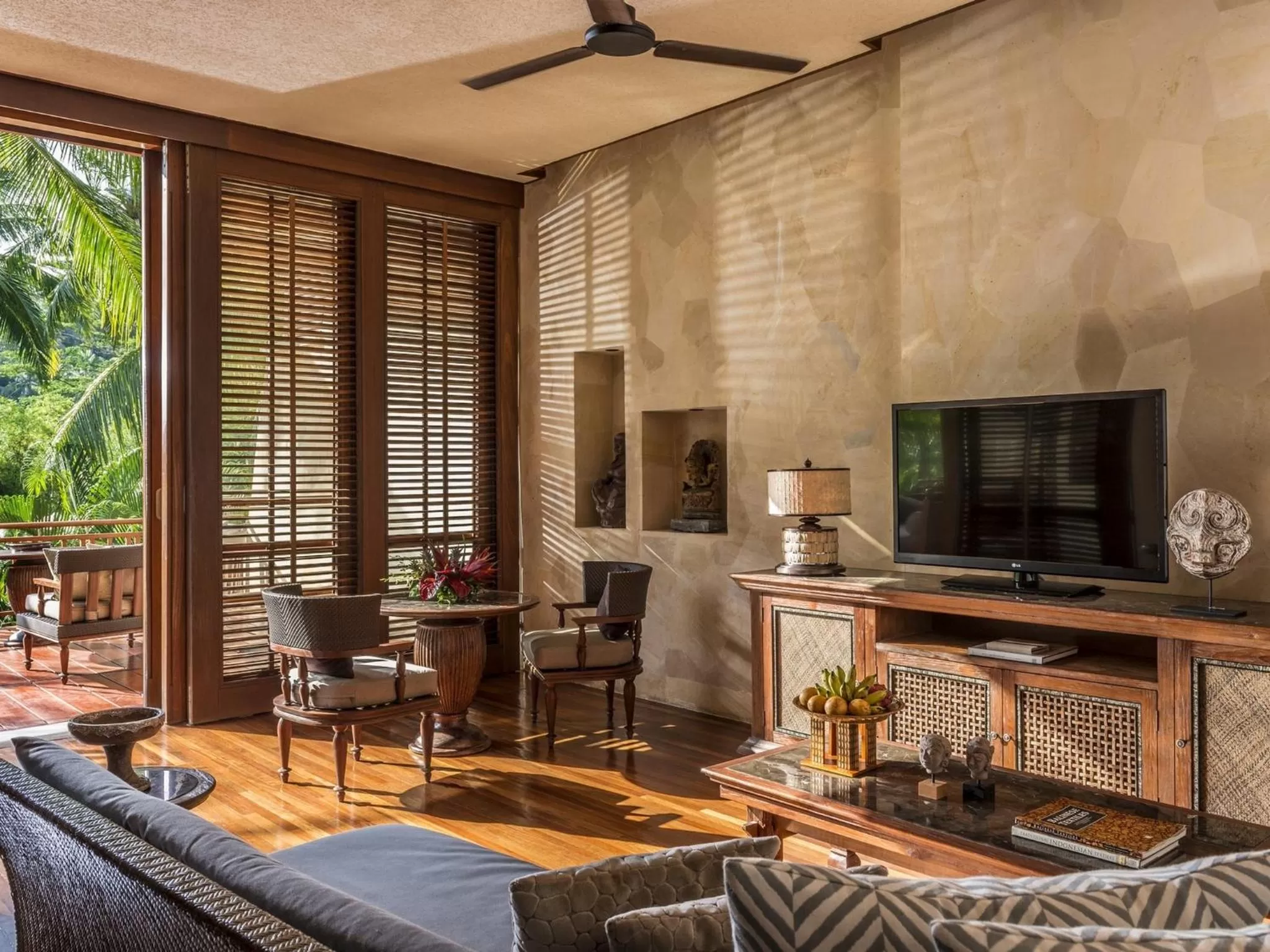 TV and multimedia in Four Seasons Resort Bali at Sayan