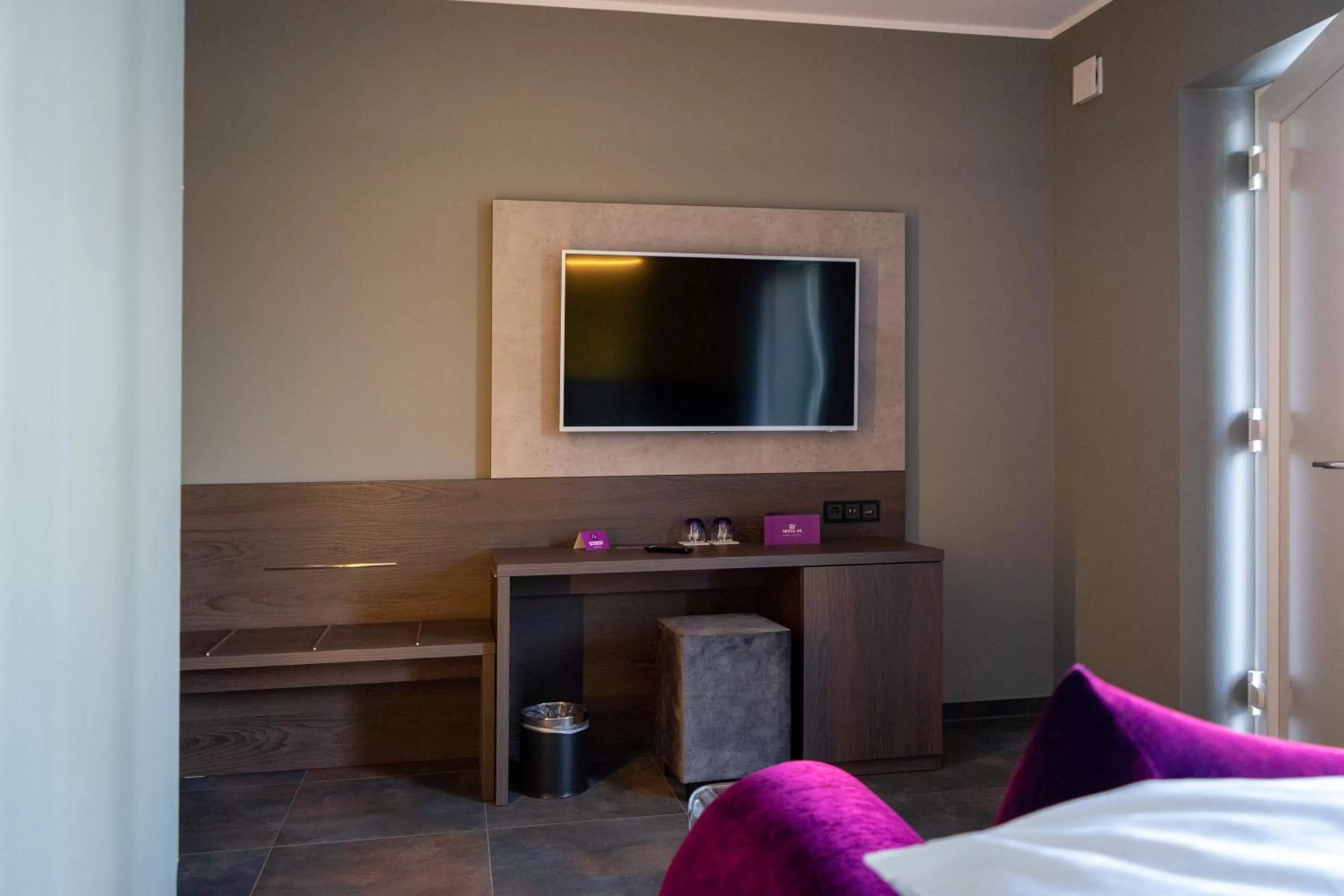 TV/Entertainment Center in Motel24