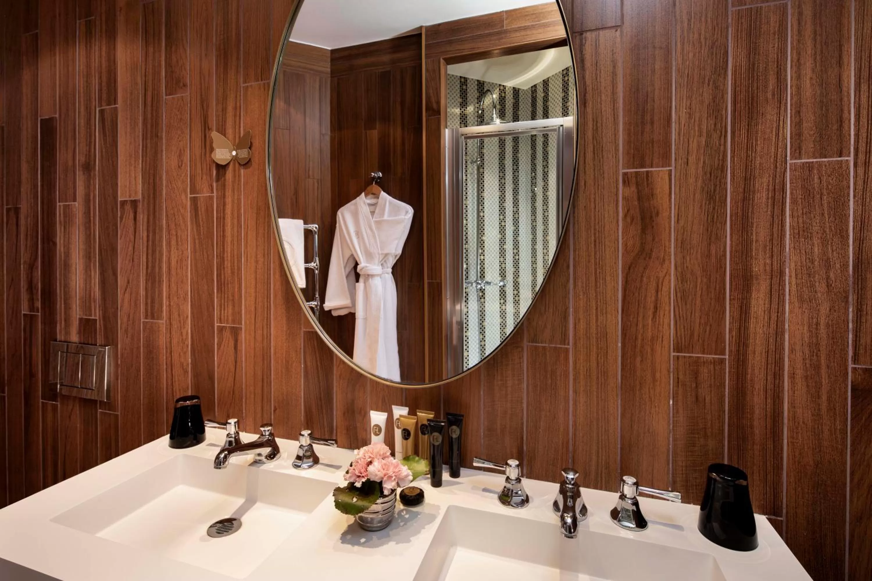 Bathroom in Hotel Maison FL