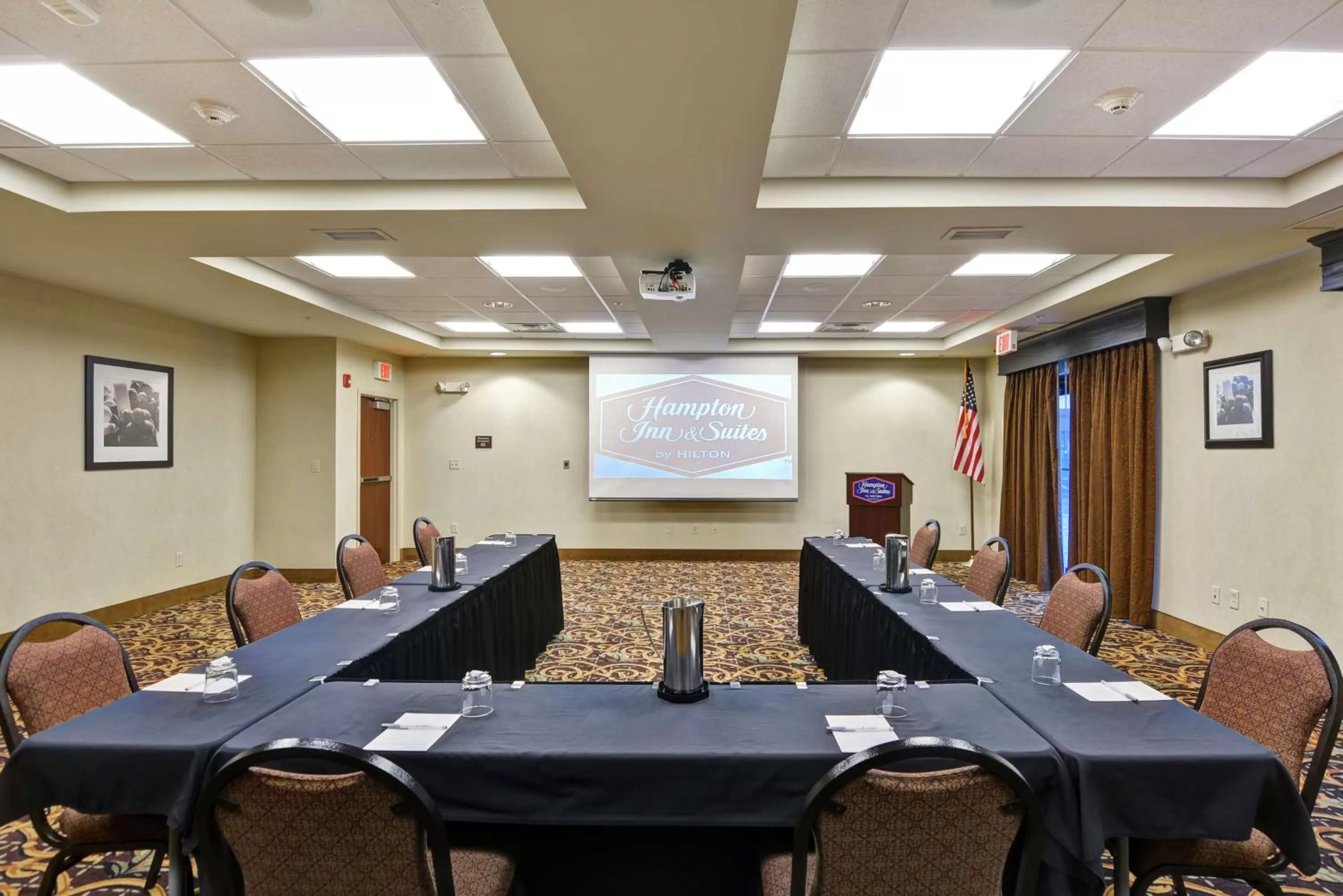 Meeting/conference room in Hampton Inn and Suites New Hartford/Utica