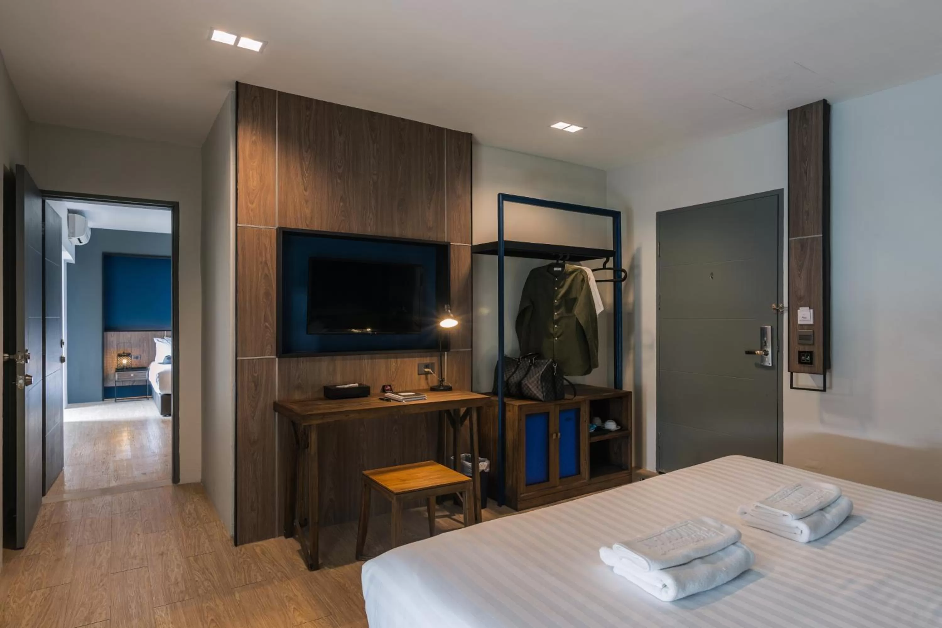 Bedroom, Bed in L Nimman