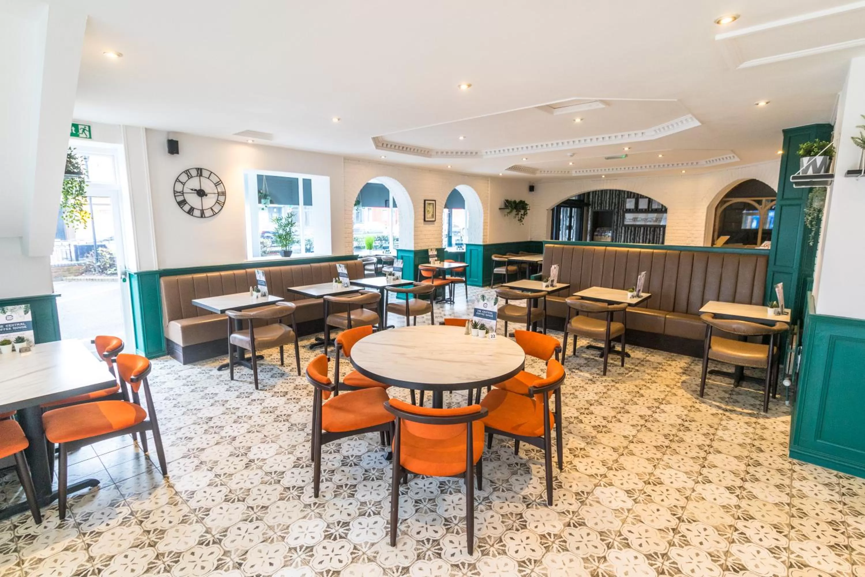 Lounge or bar in Washington Central Hotel and Sleepwell Inn