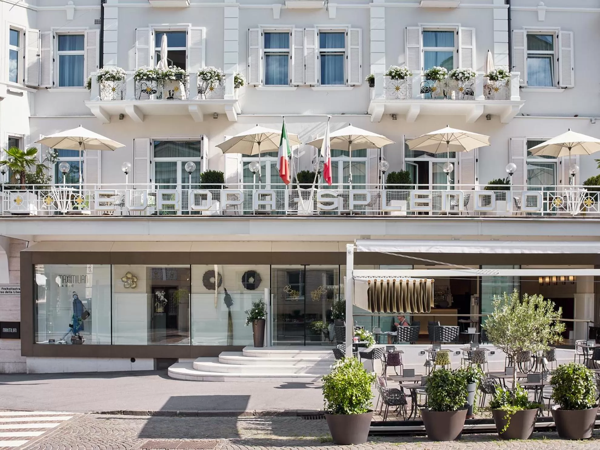 Property building in Hotel Europa Splendid