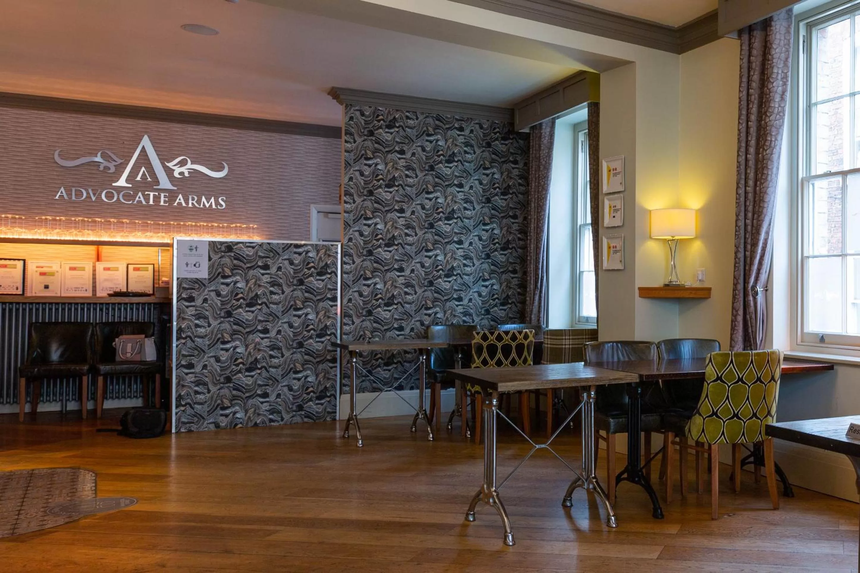 Restaurant/places to eat in Advocate Arms