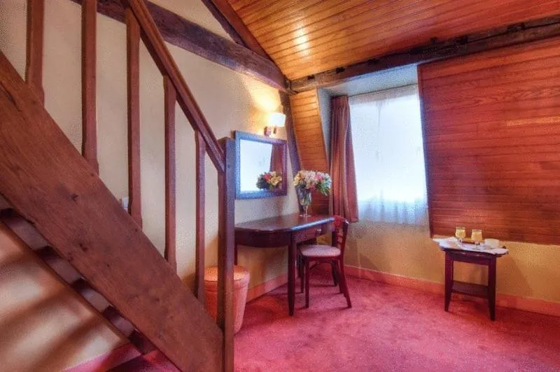 Decorative detail in Hotel Le Faubourg Opera