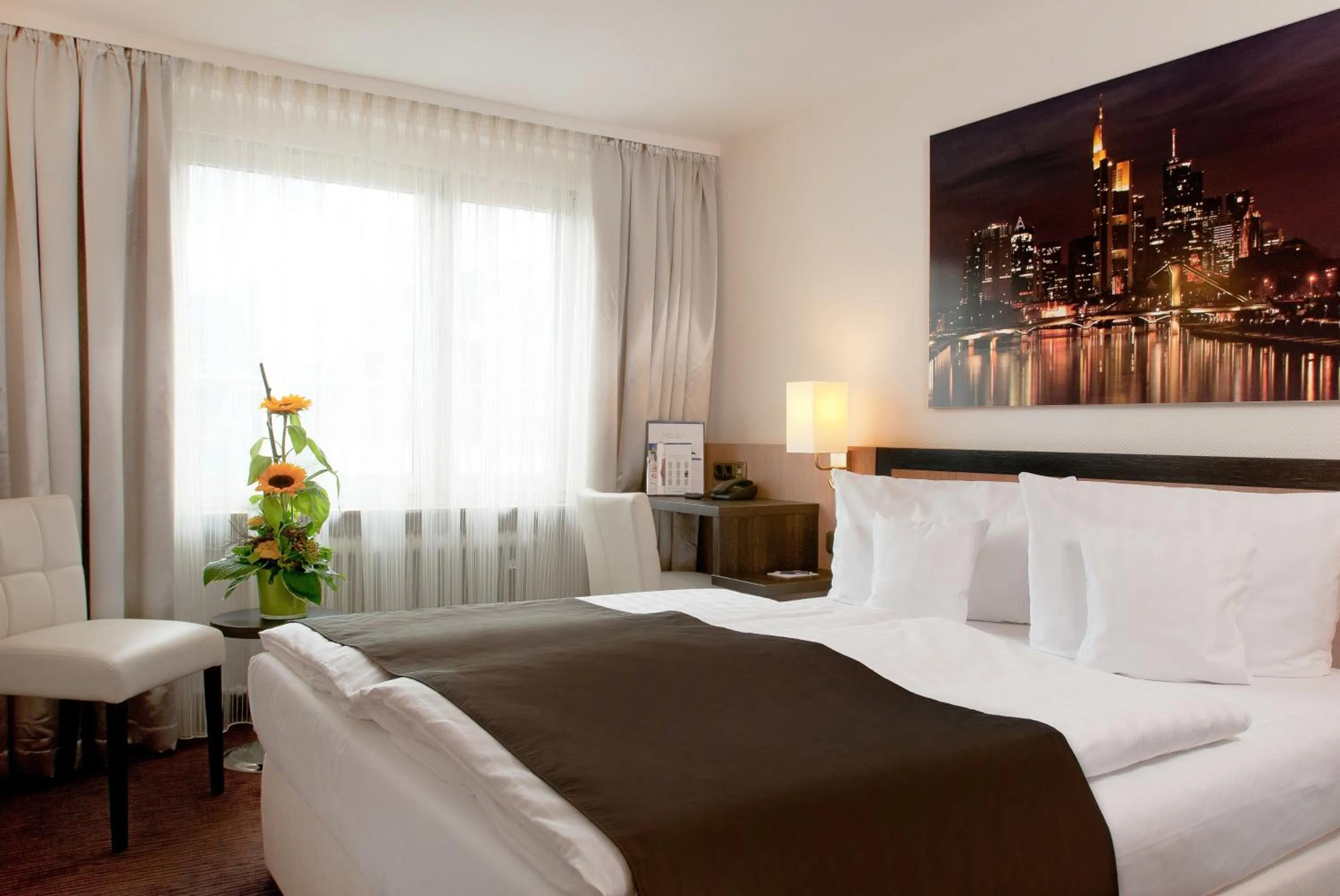Photo of the whole room, Bed in The Domicil Hotel Frankfurt City