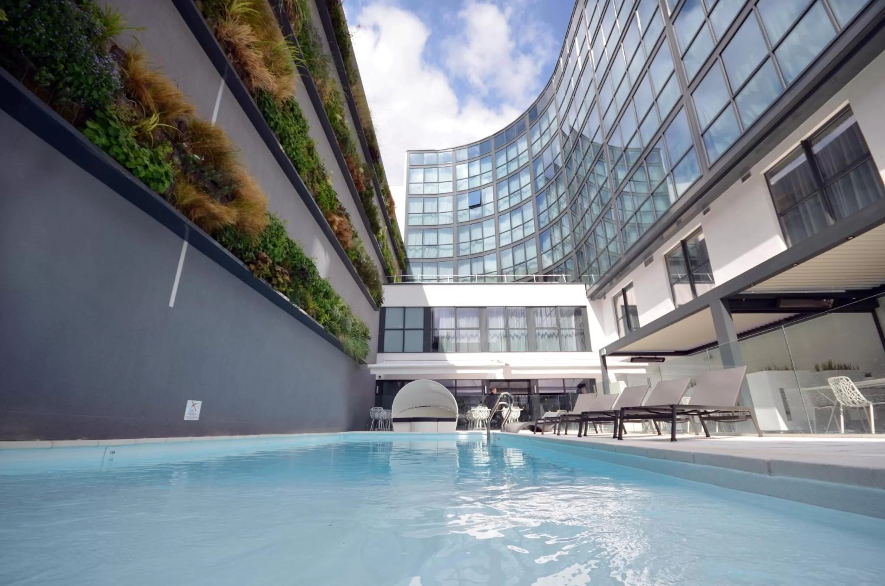 Swimming pool in Holiday Inn Dijon Toison D'or by IHG