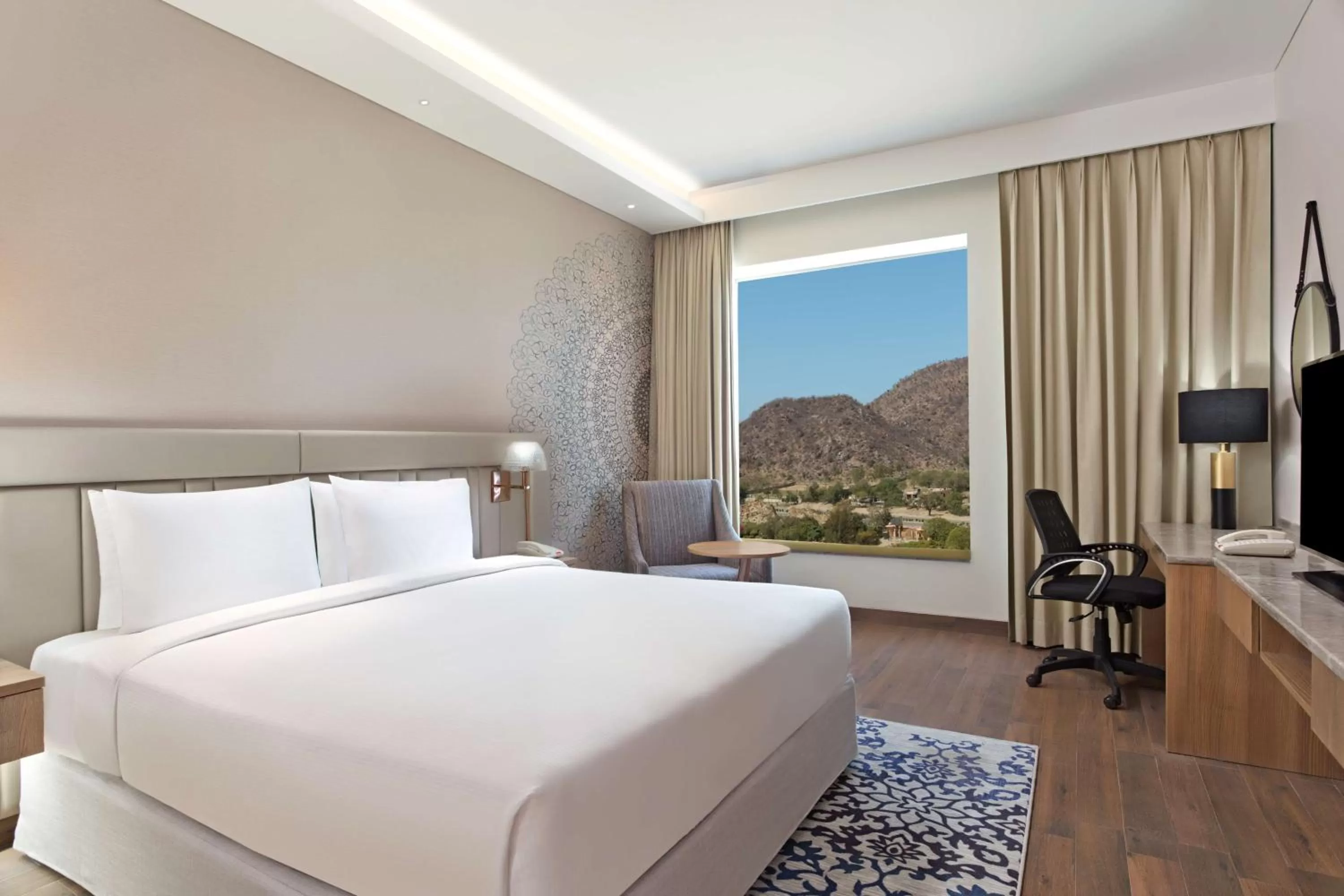 Bedroom, Bed in DoubleTree By Hilton Jaipur Amer
