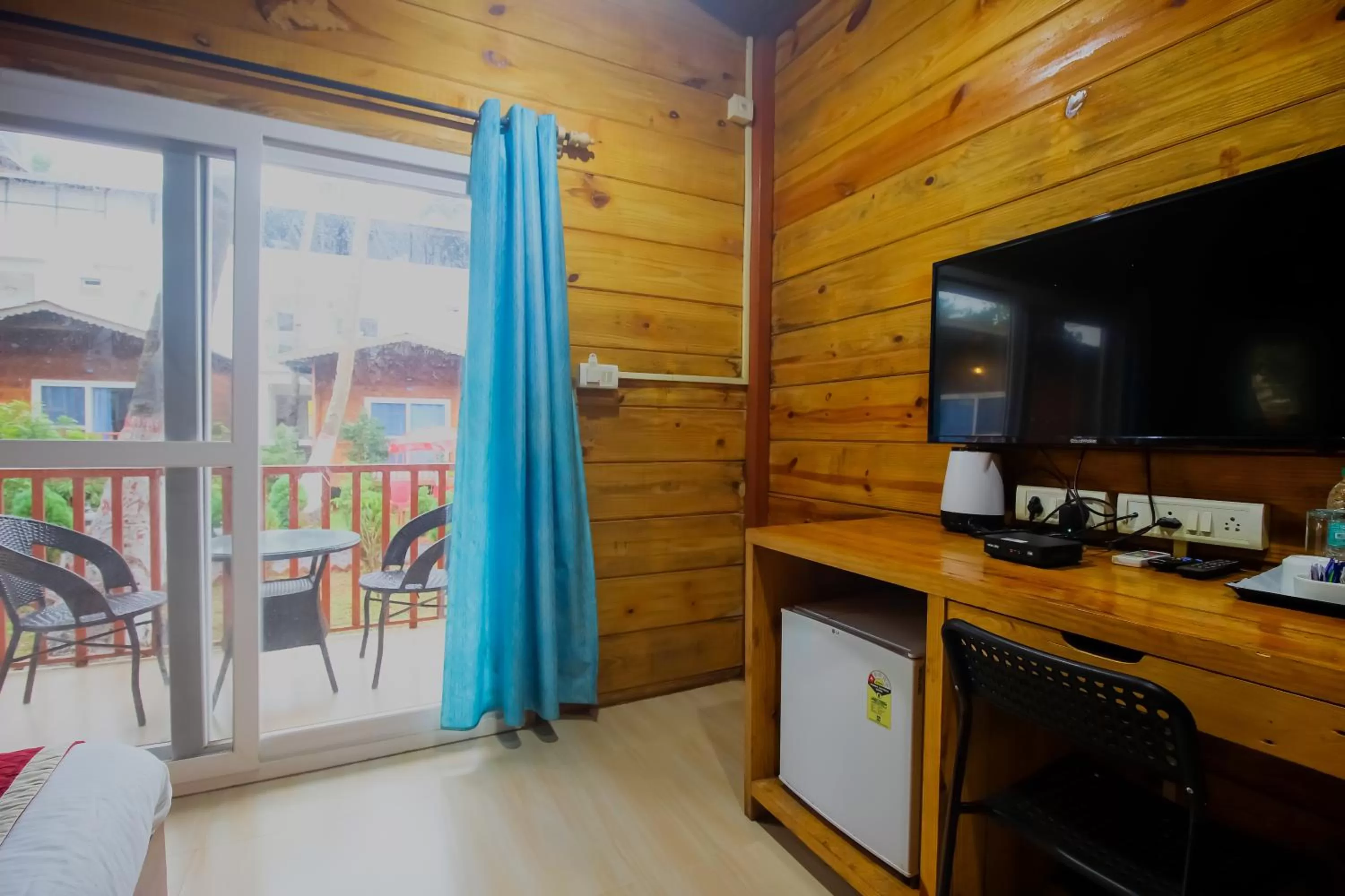 TV and multimedia in Mariners Bay Beach Resort