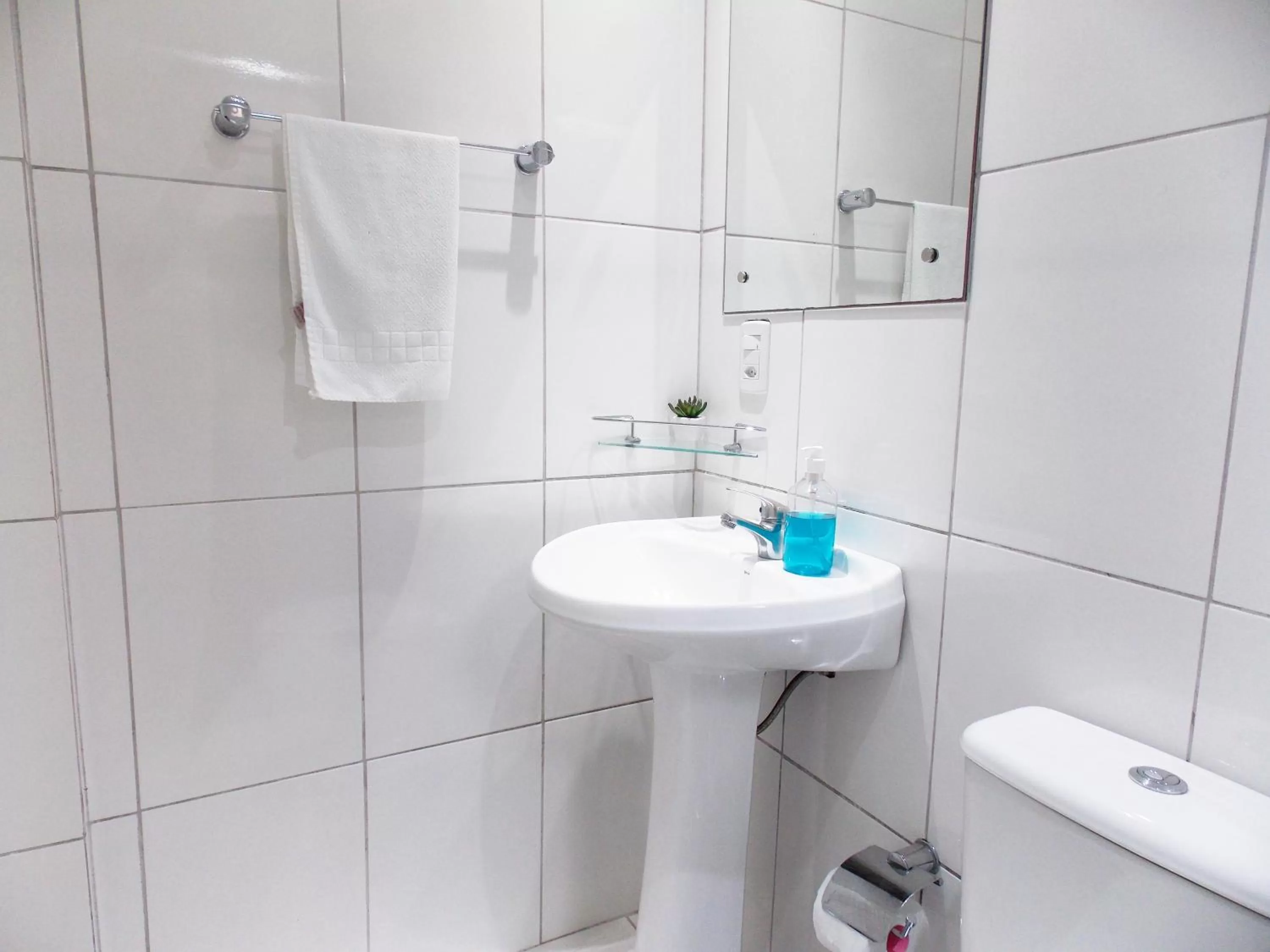 Toilet, Bathroom in Hotel Visão