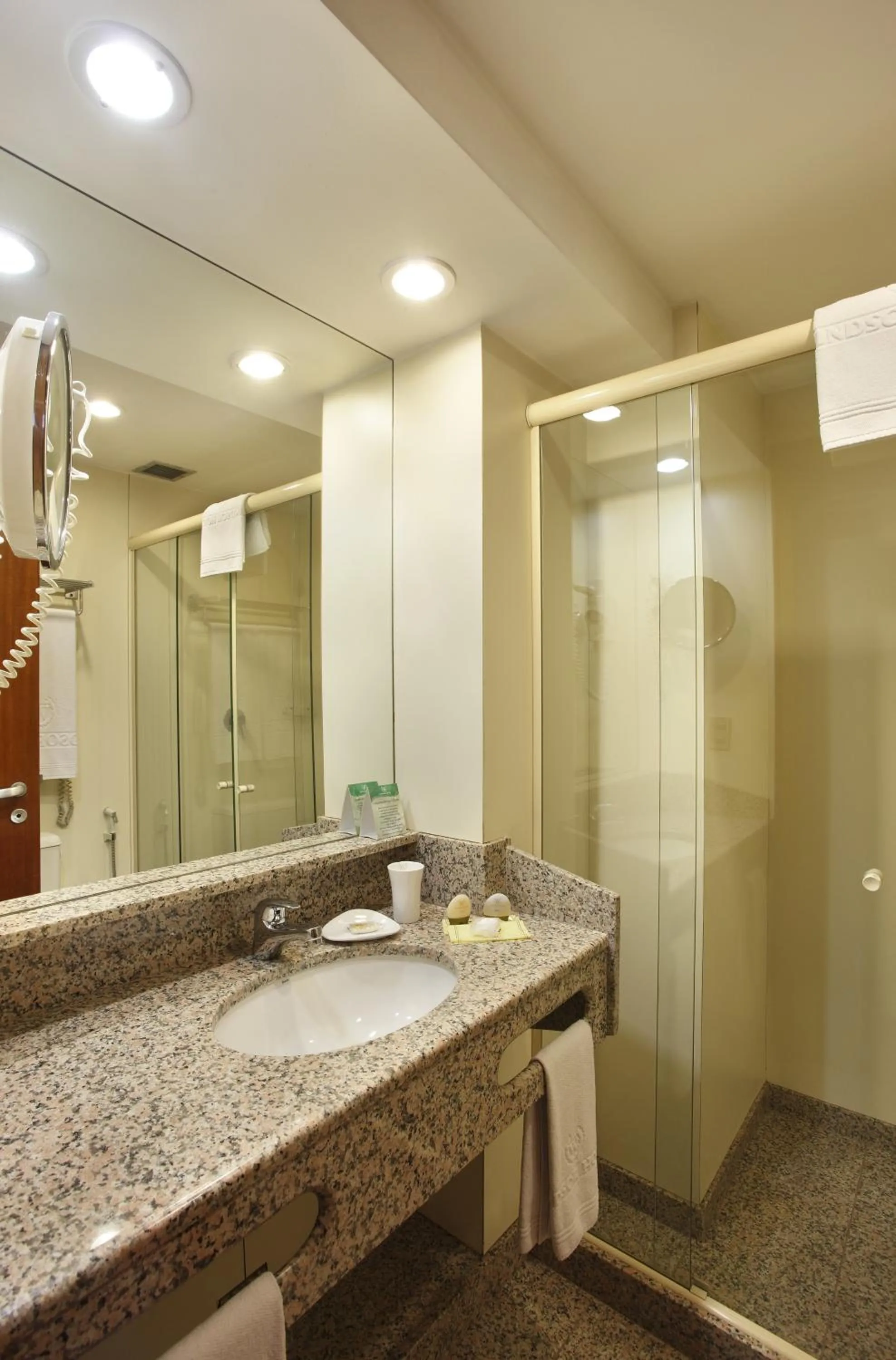 Bathroom in Windsor Guanabara Hotel