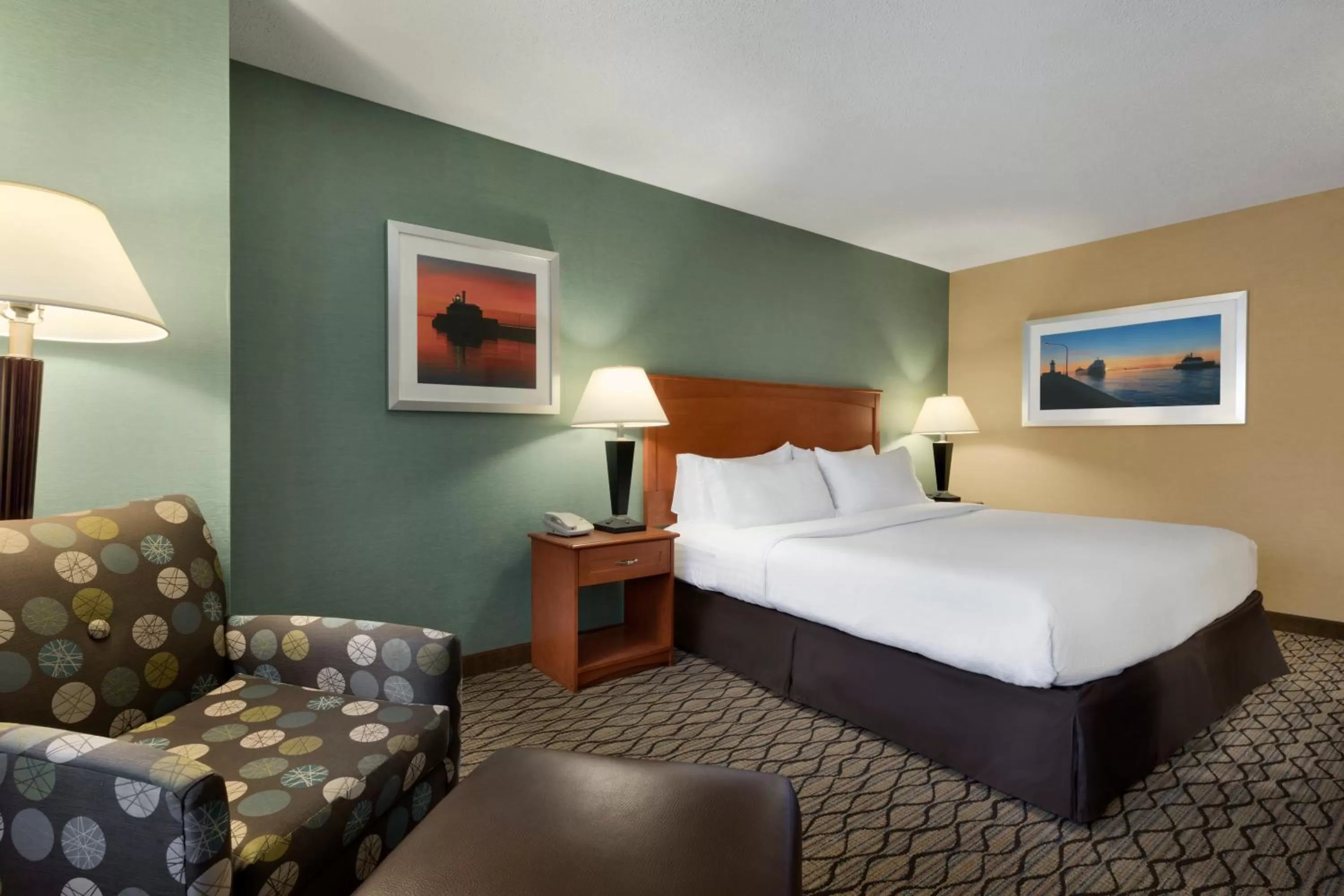Bed in Holiday Inn & Suites Duluth-Downtown by IHG