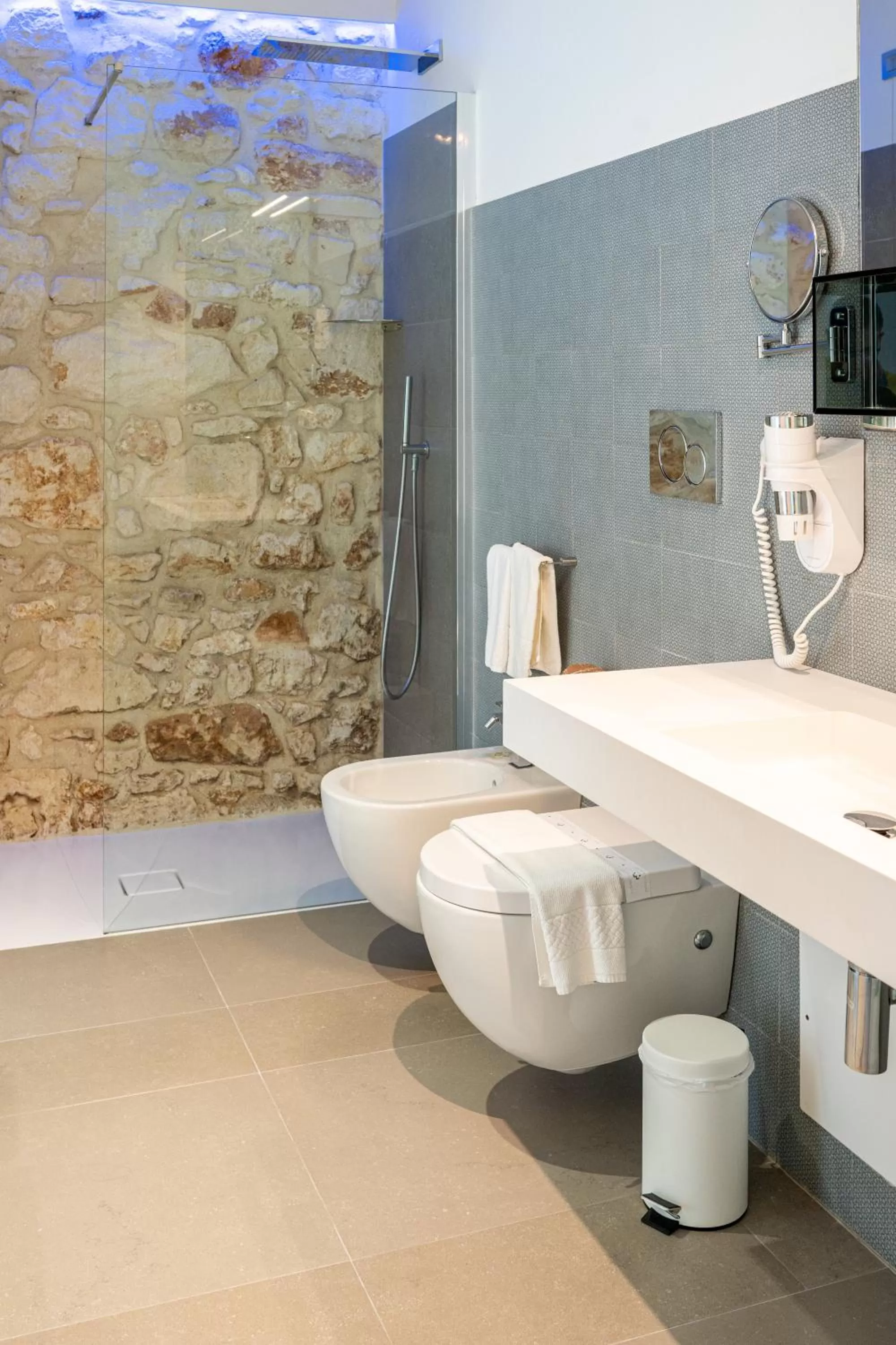 Toilet in Caportigia Boutique Hotel